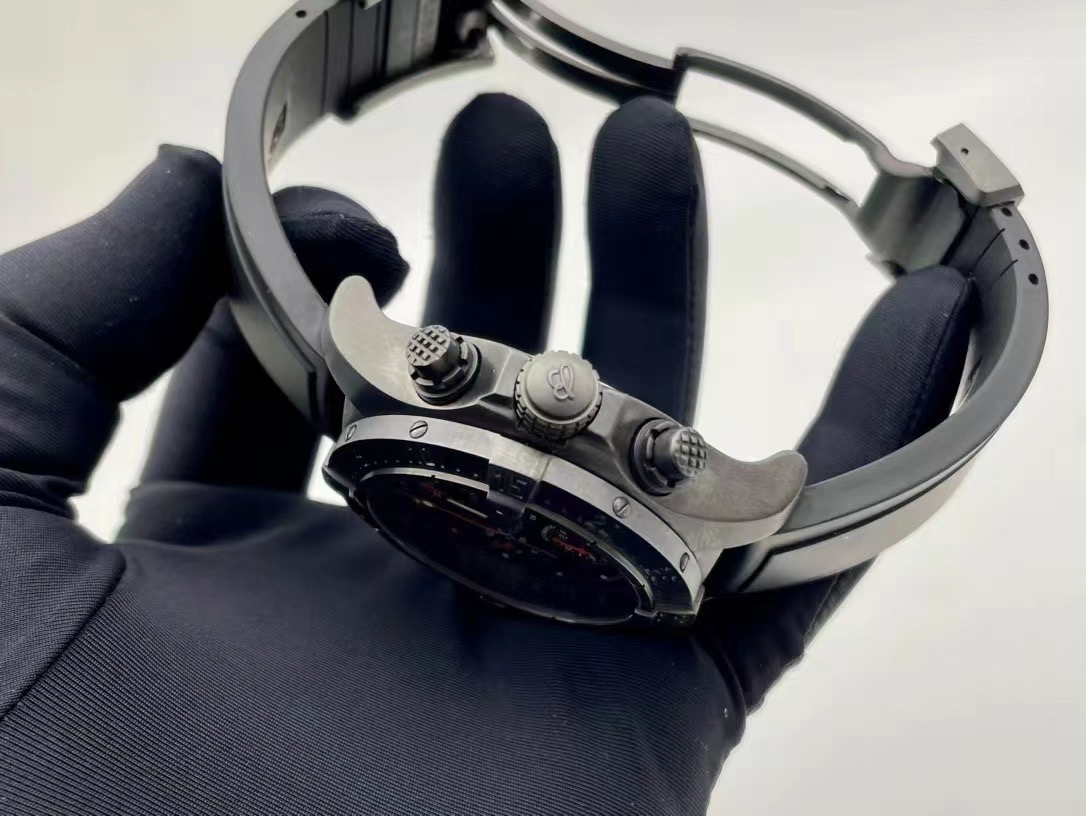 Breitling M13380 detail 5