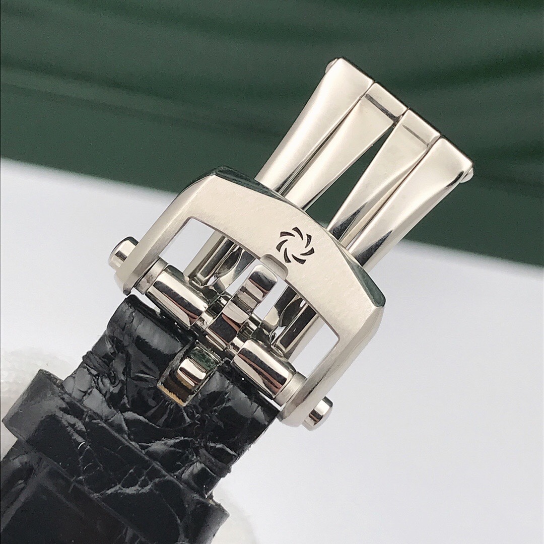 Carl F. Bucherer 00.10911.08.33.01 detail 3