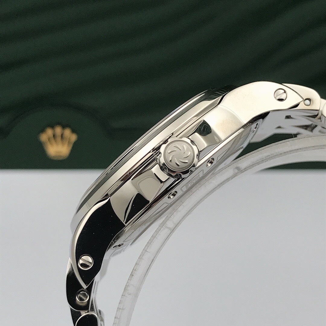 Carl F. Bucherer 00.10617.08.77.21 detail 2
