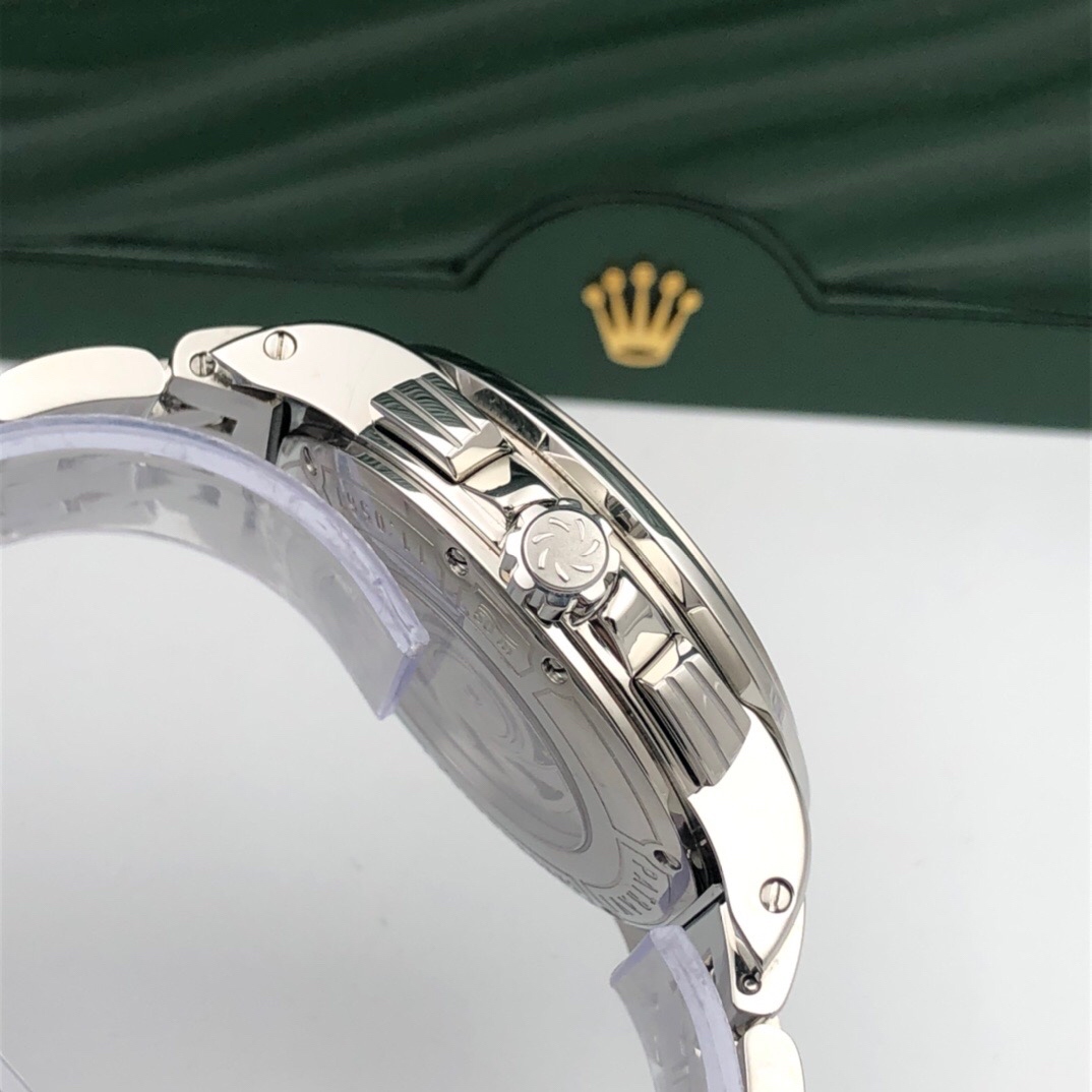 Carl F. Bucherer 00.10624.08.33.21 detail 3