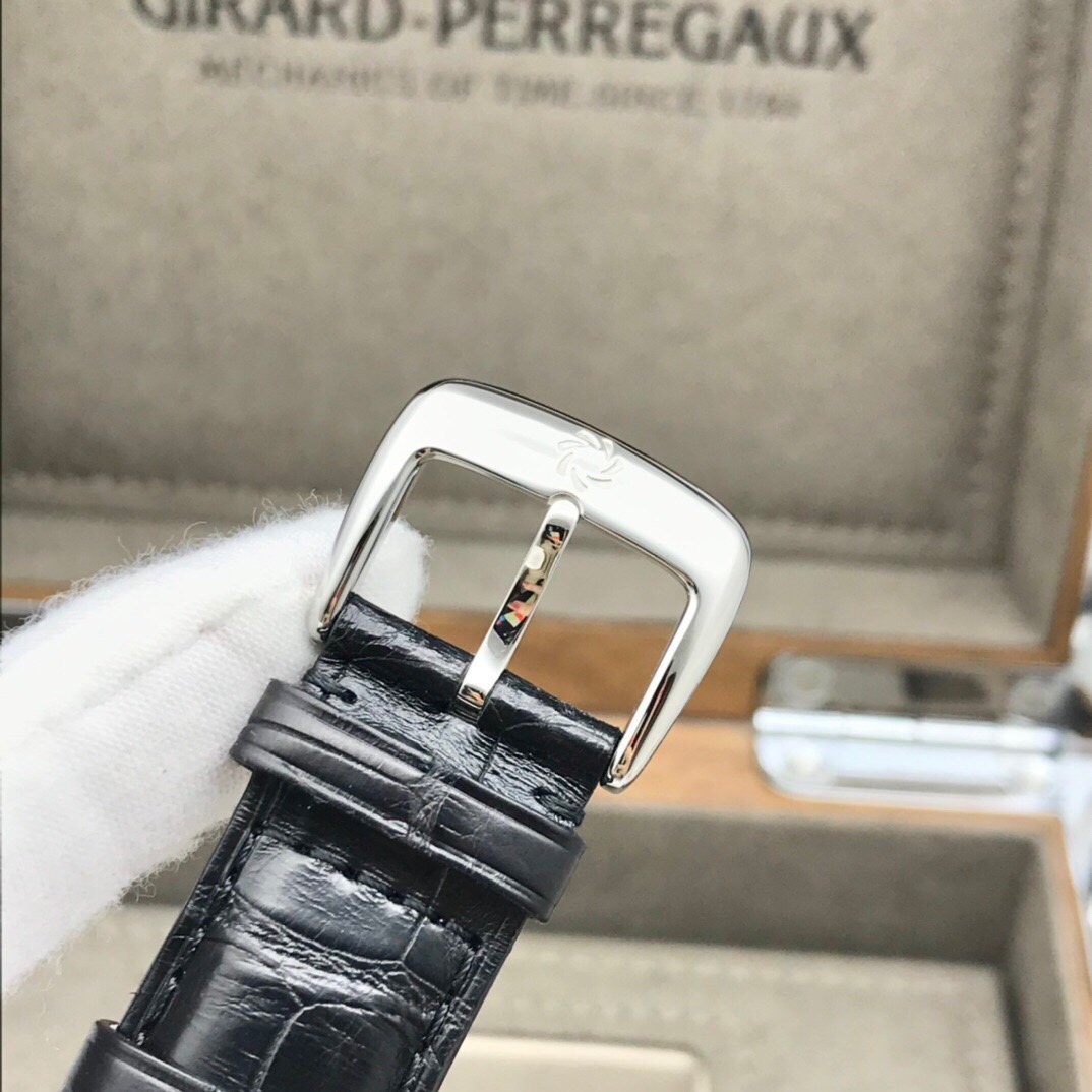 Carl F. Bucherer 00.10905.08.13.01 detail 3