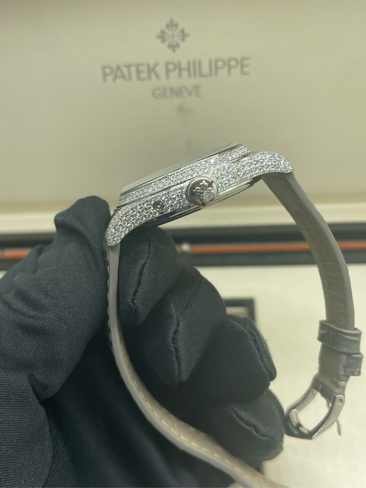 Patek Philippe 4937G-001 detail 2
