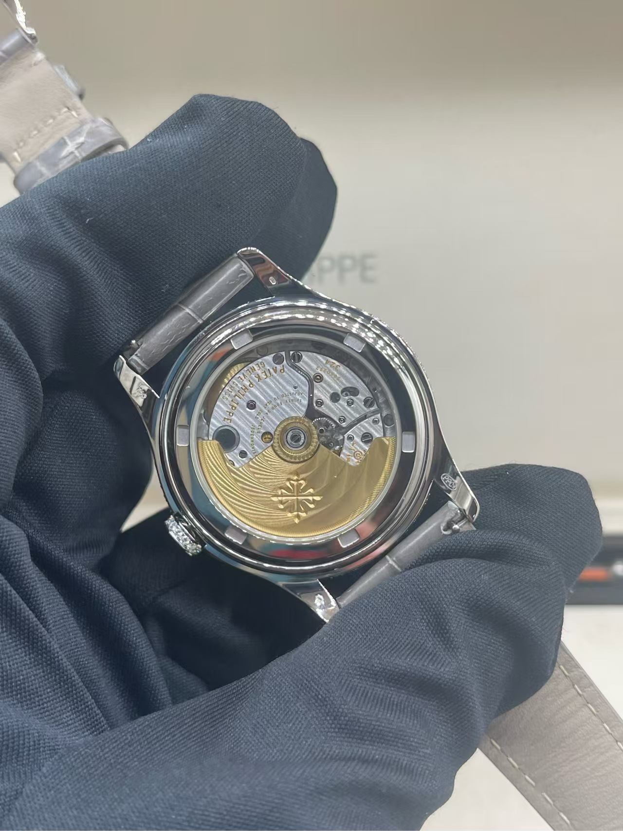 Patek Philippe 4937G-001 detail 4