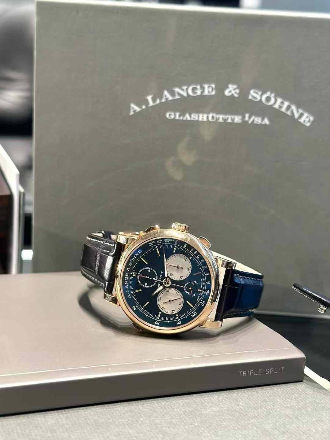 A. Lange & S&ouml;hne 424.037 detail 1
