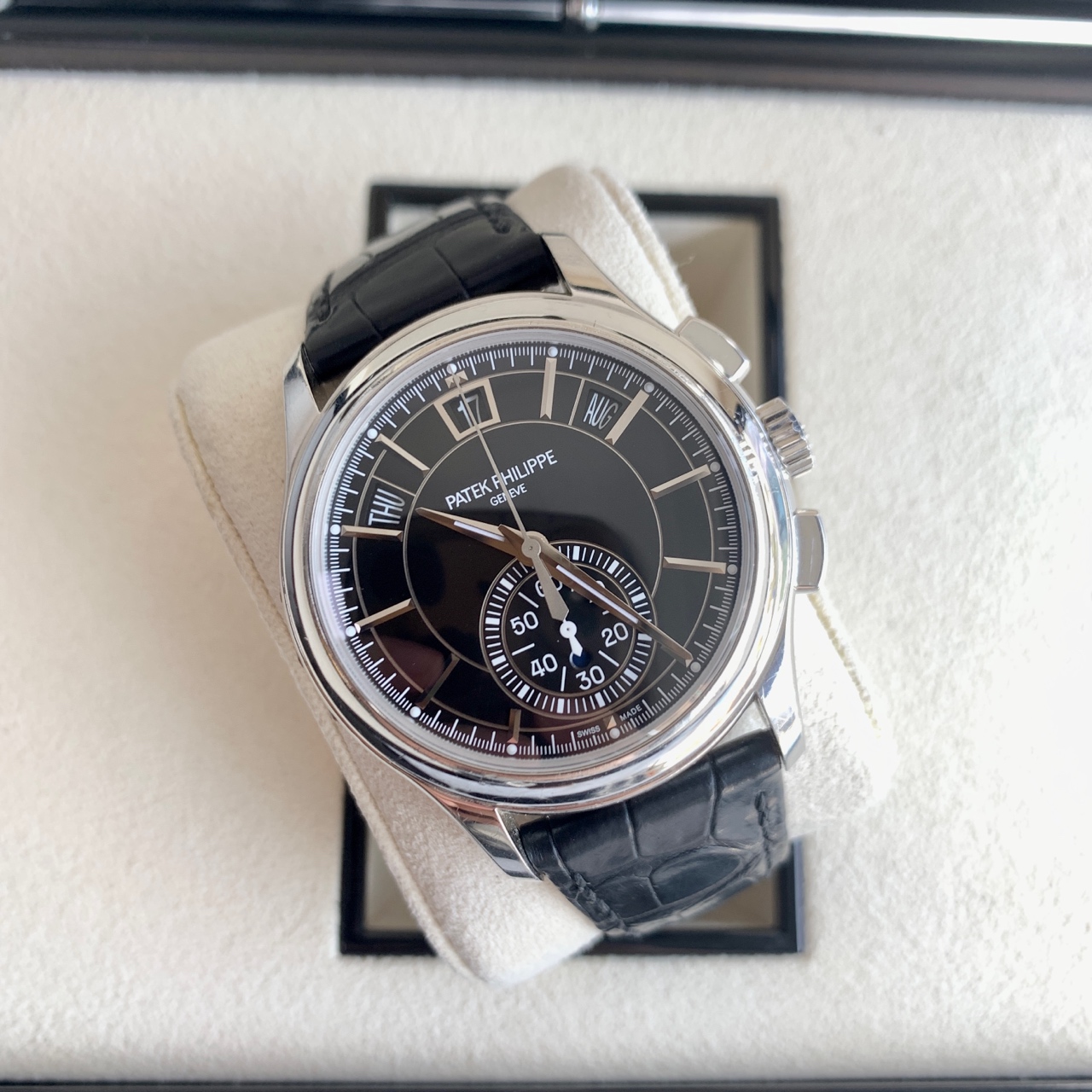 Patek Philippe 5905P-010 detail 1