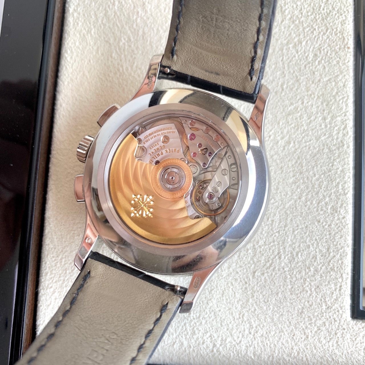 Patek Philippe 5905P-010 detail 3