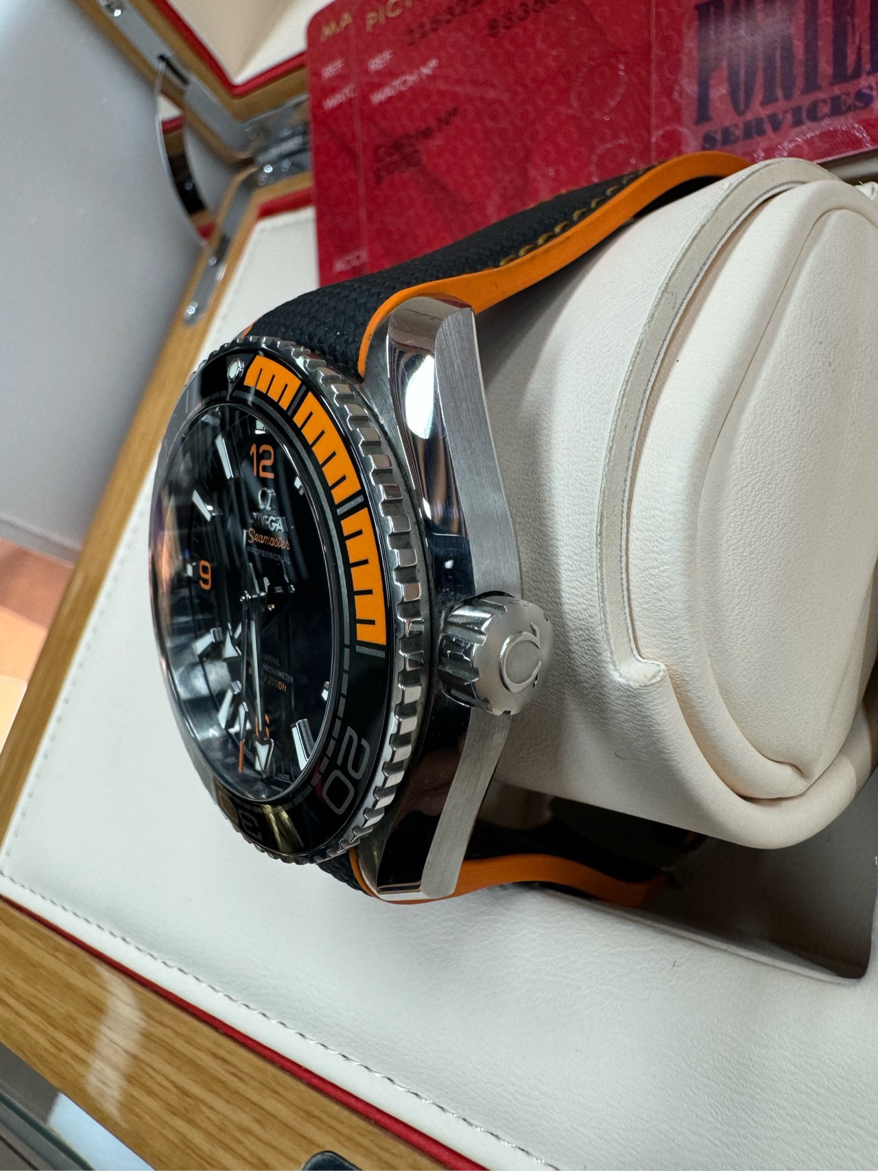 Omega 215.32.44.21.01.001 detail 2