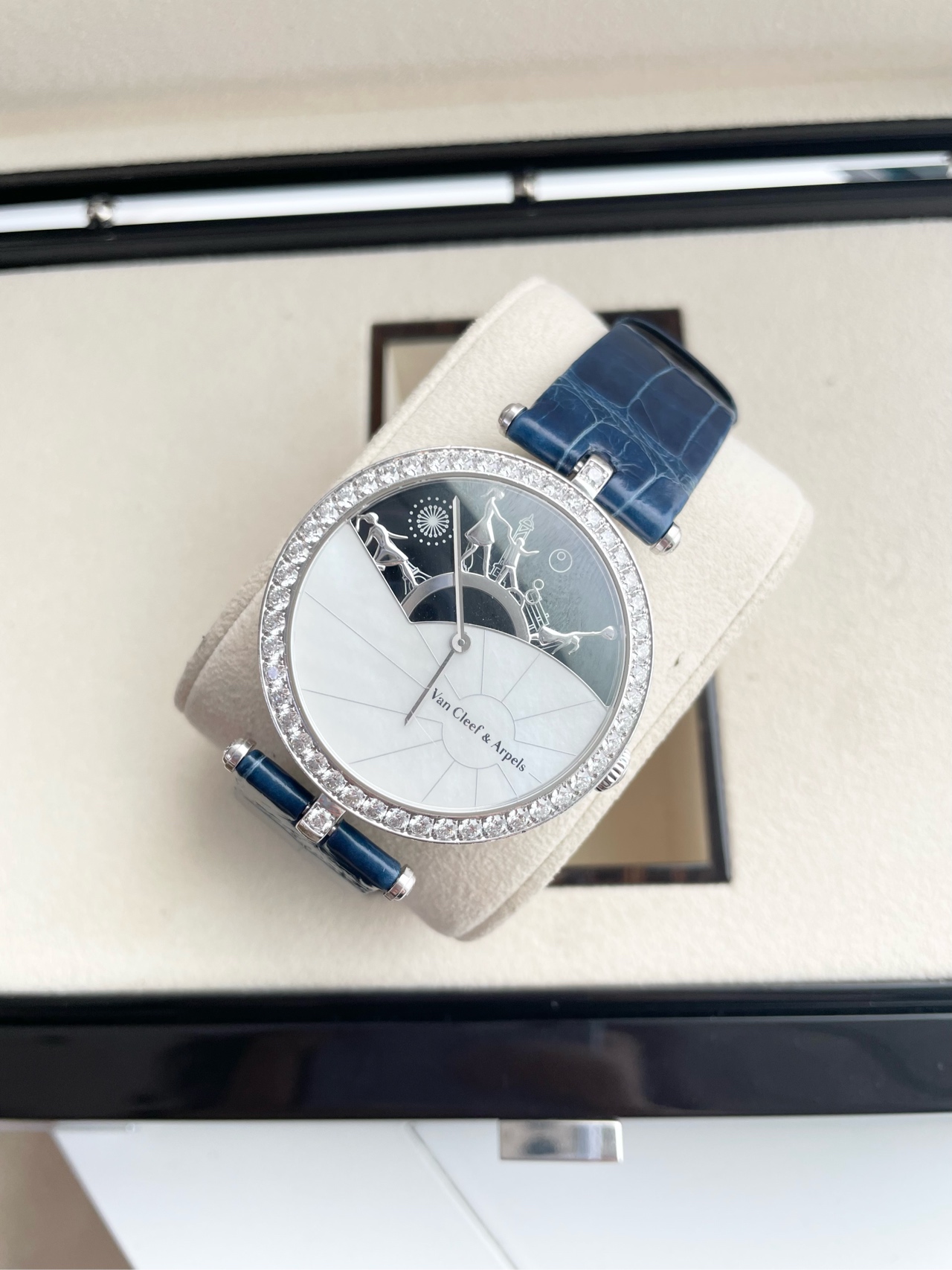 Van Cleef & Arpels VCARO3ZB00 detail 1