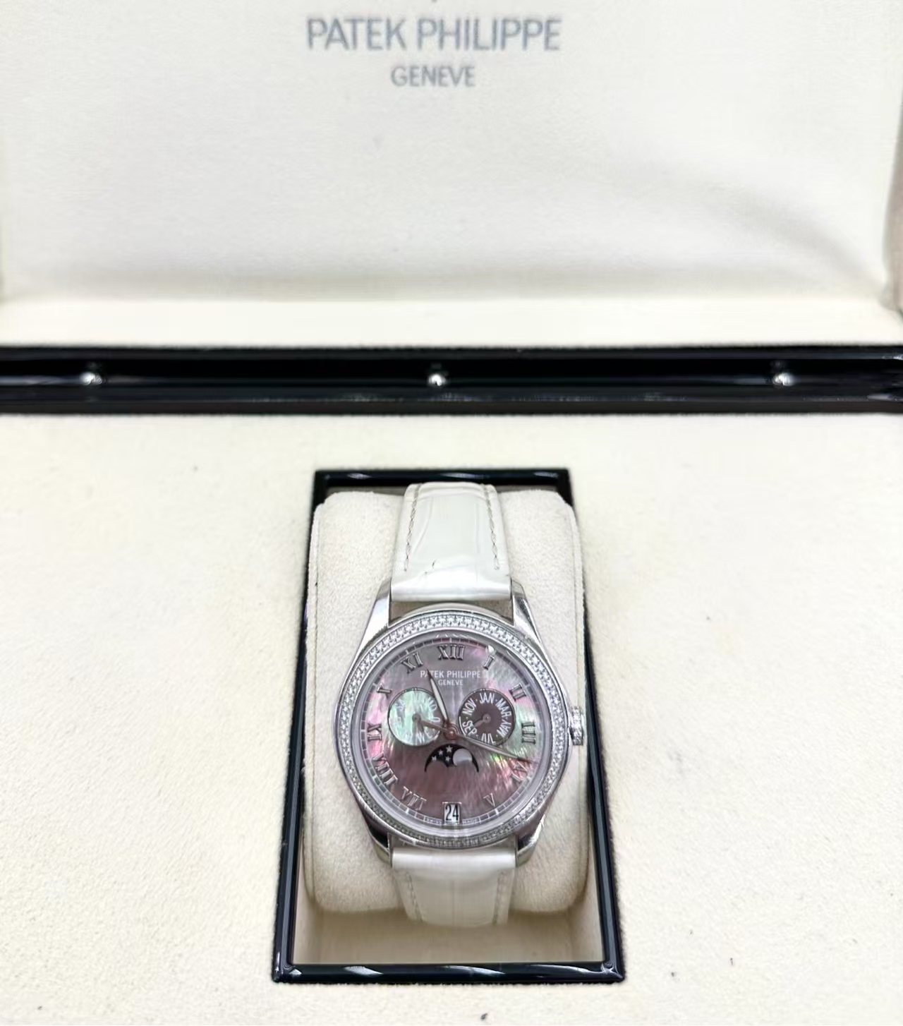 Patek Philippe 4936G-001