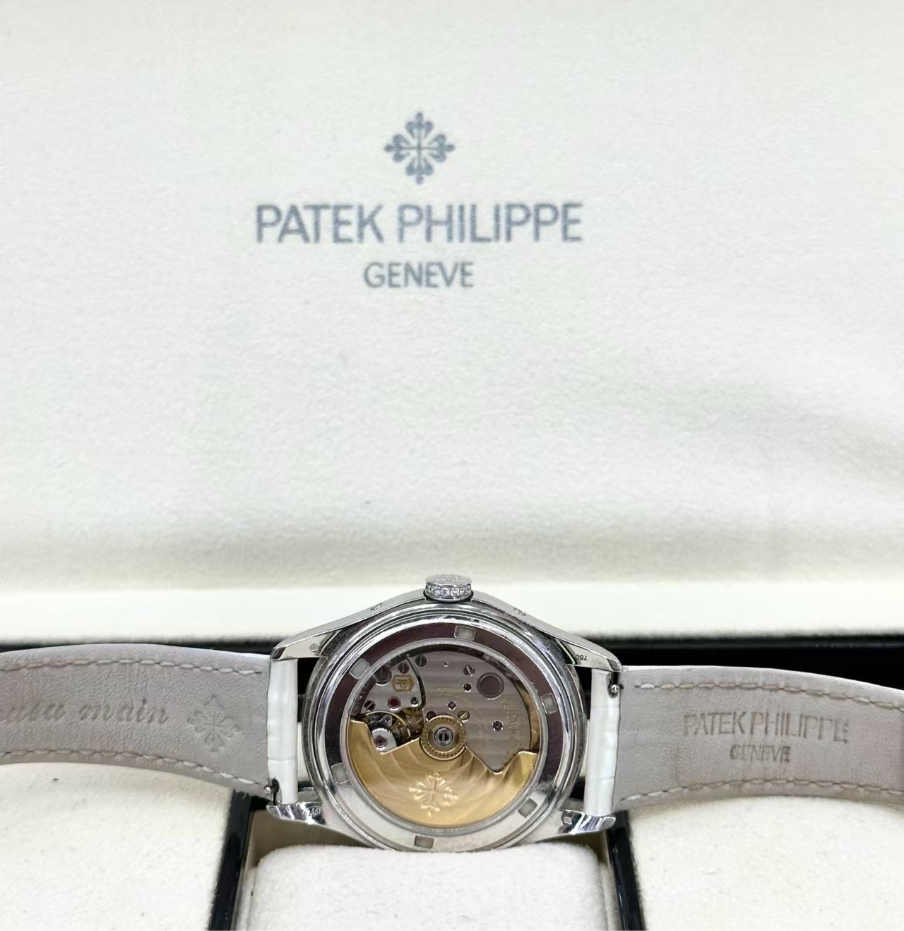Patek Philippe 4936G-001 detail 4