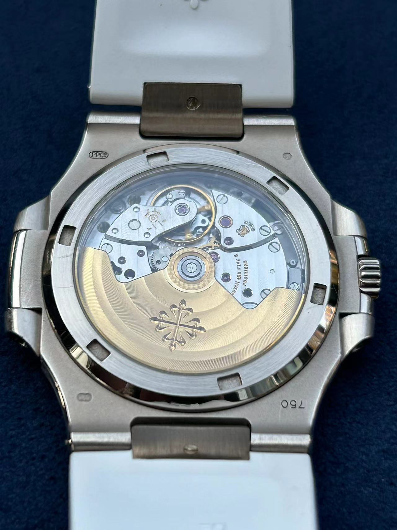 Patek Philippe 5711G-001 detail 5