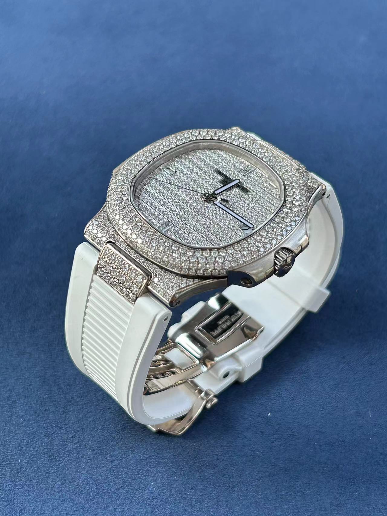 Patek Philippe 5711G-001 detail 1