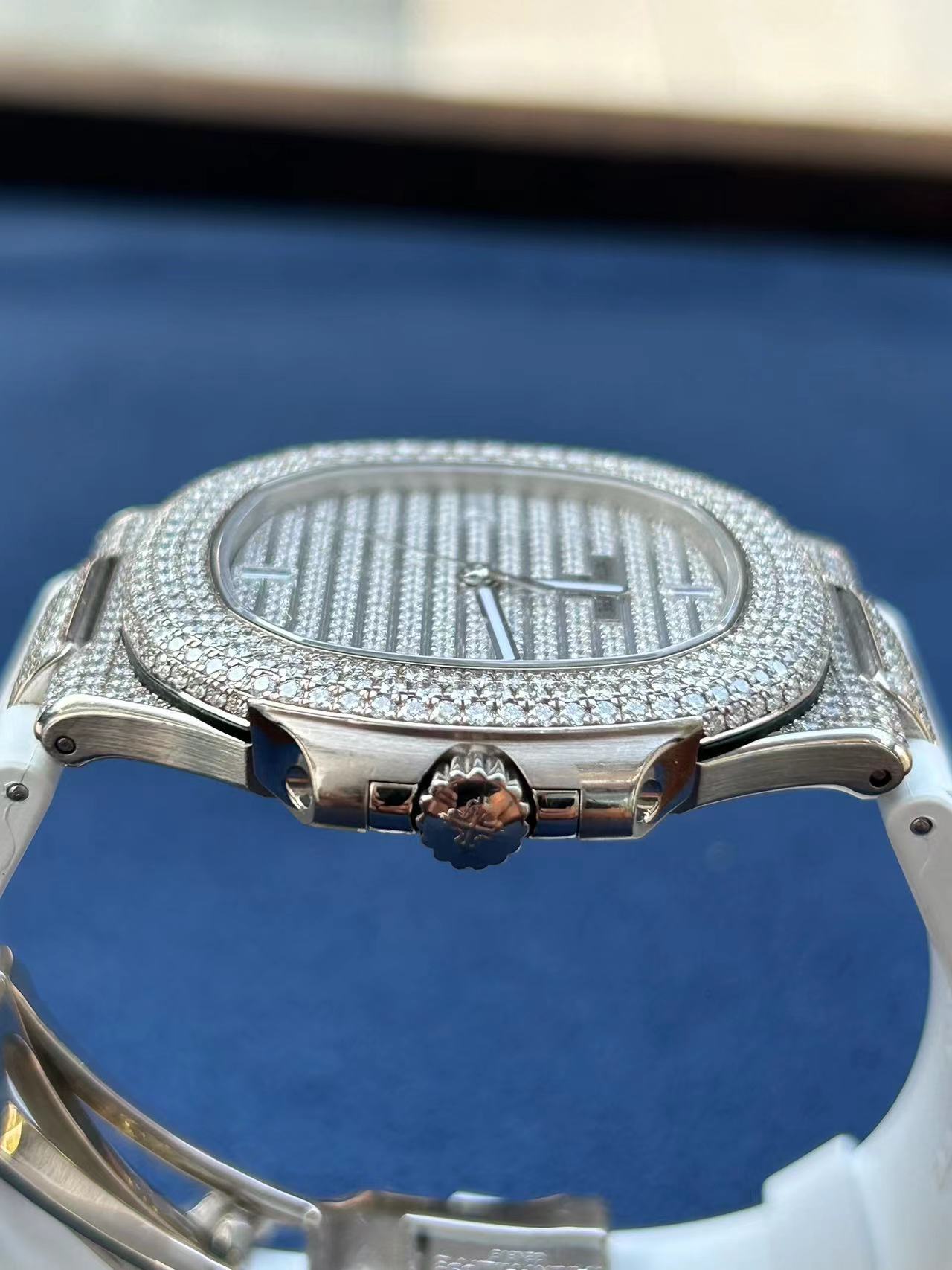 Patek Philippe 5711G-001 detail 3