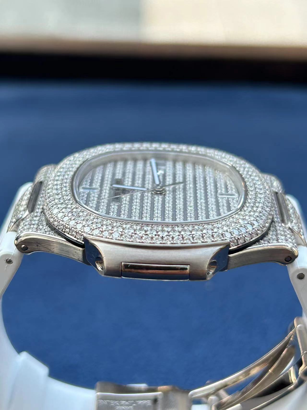 Patek Philippe 5711G-001 detail 4