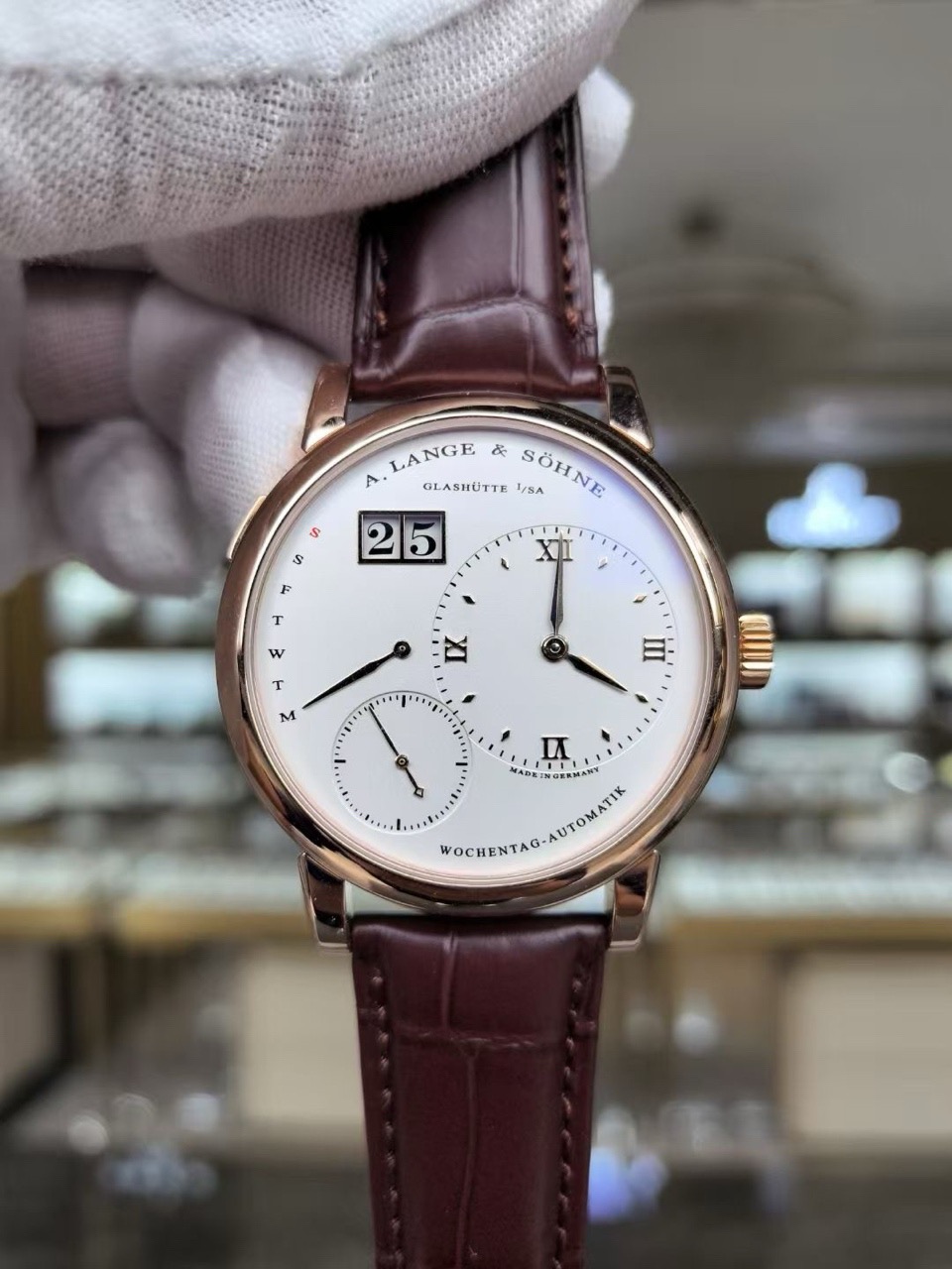 A. Lange & S&ouml;hne 320.032 detail 1