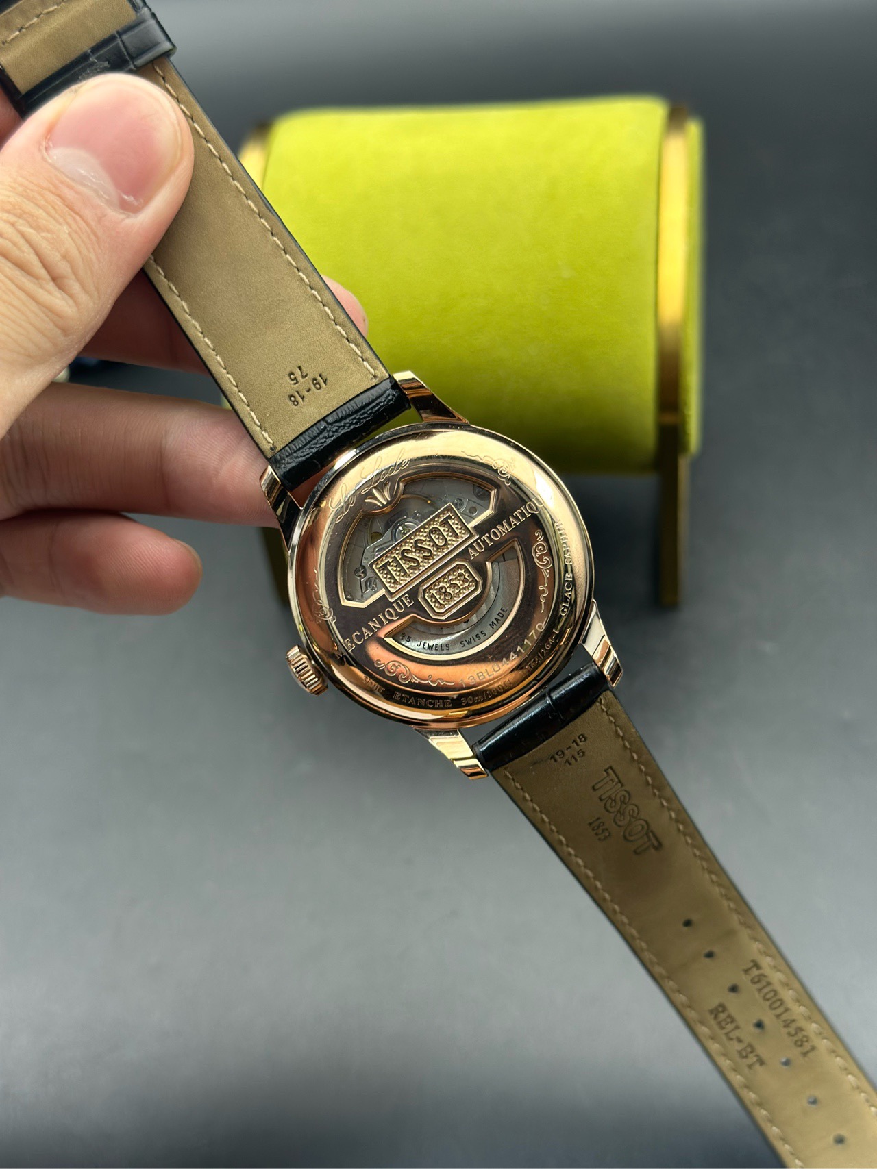 Tissot T41.5.423.53 detail 7
