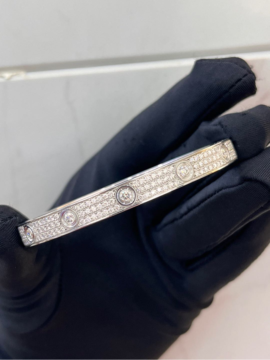 Cartier LOVEWhite gold detail 3