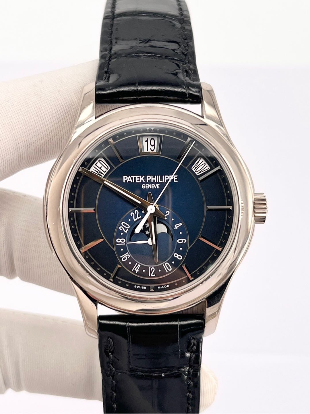 Patek Philippe 5205G-013 detail 1