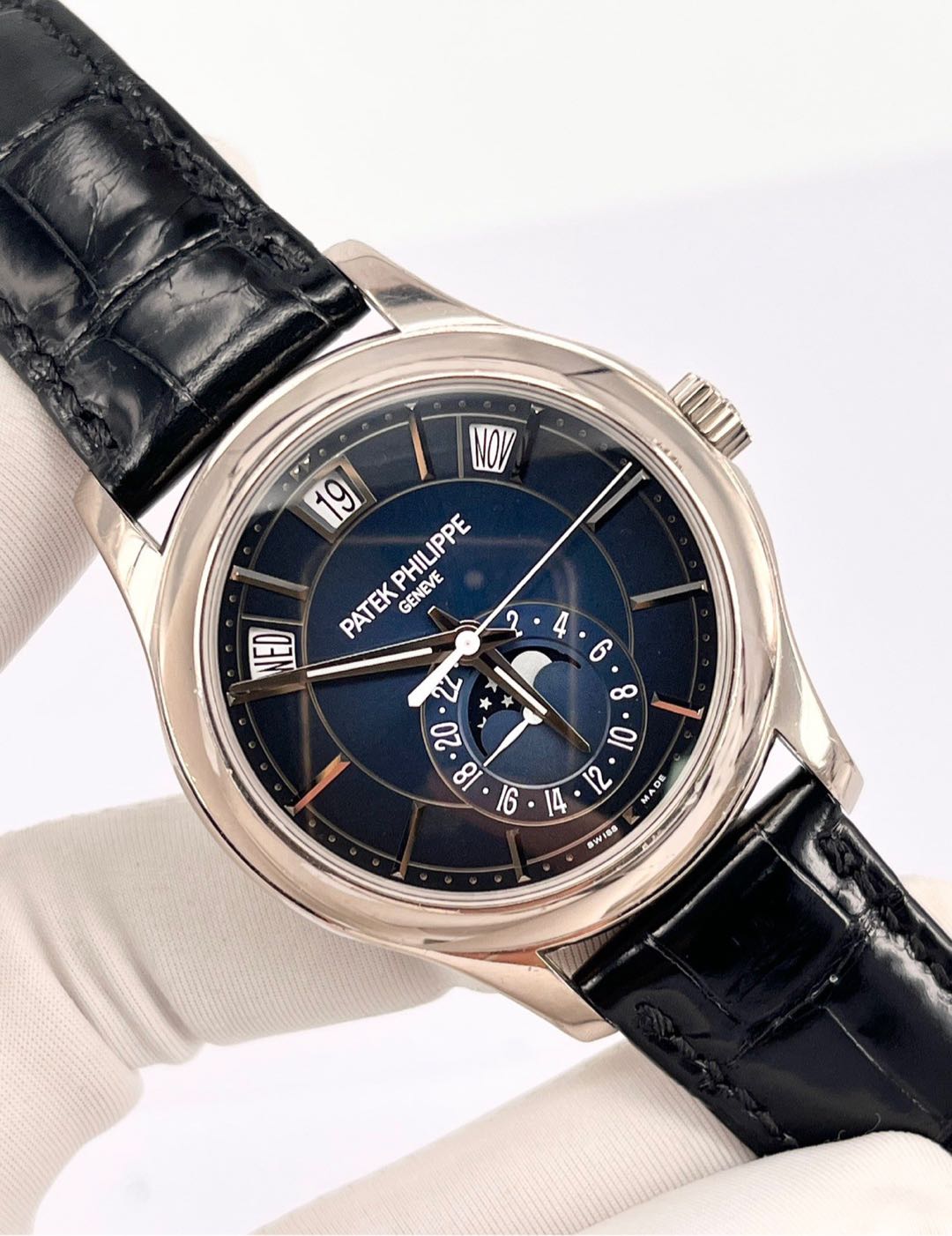 Patek Philippe 5205G-013 detail 2