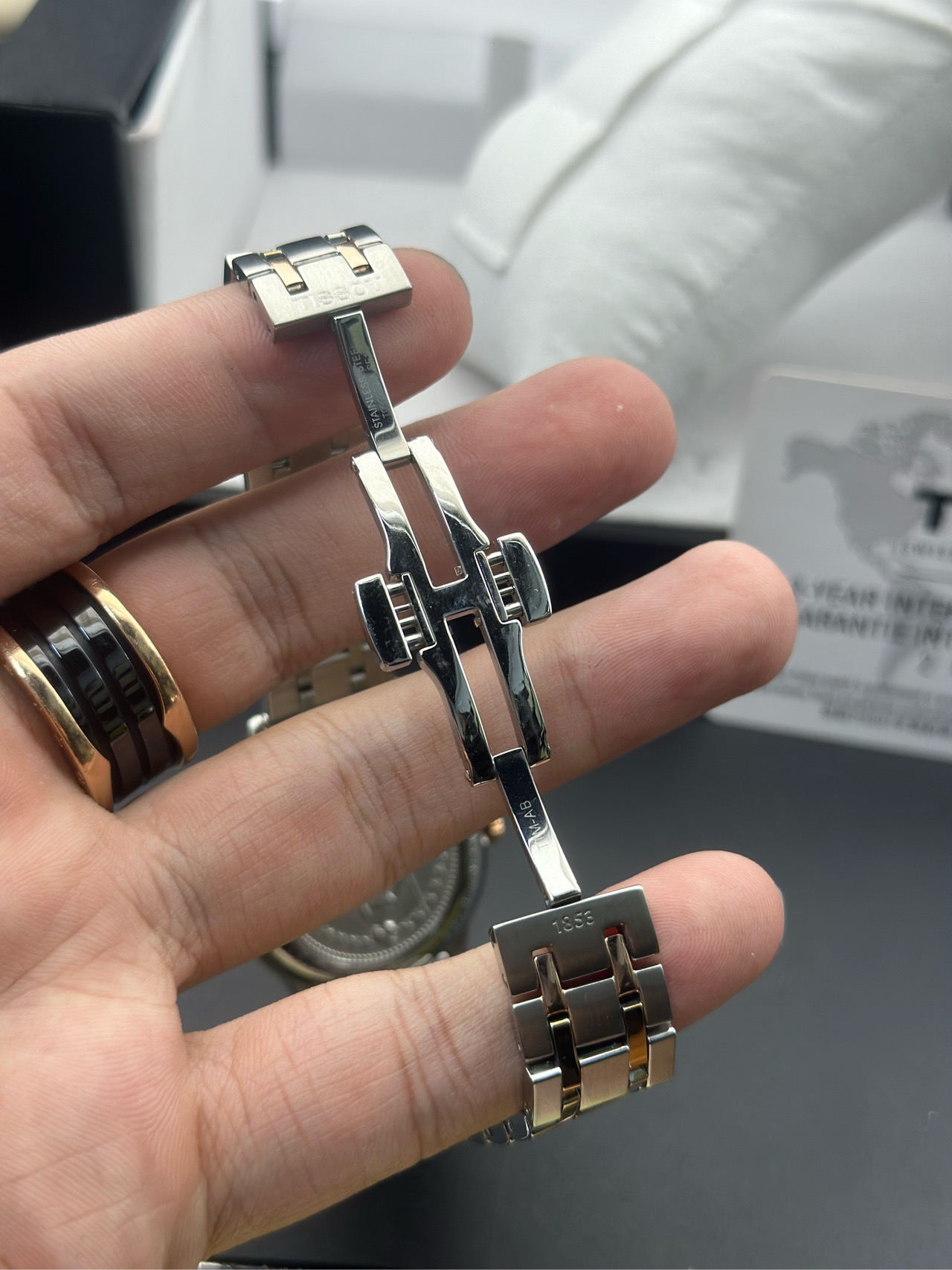 Tissot T099.207.22.118.01 detail 5