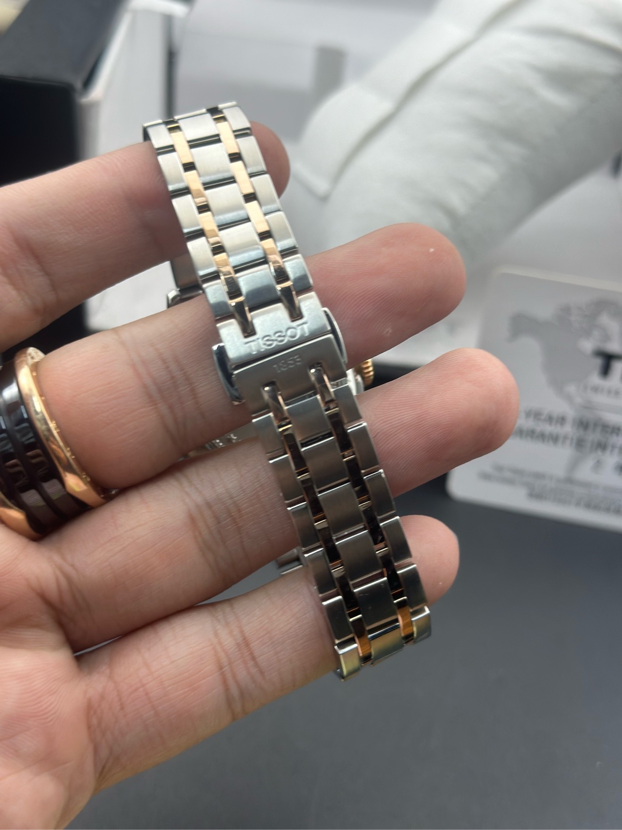 Tissot T099.207.22.118.01 detail 4