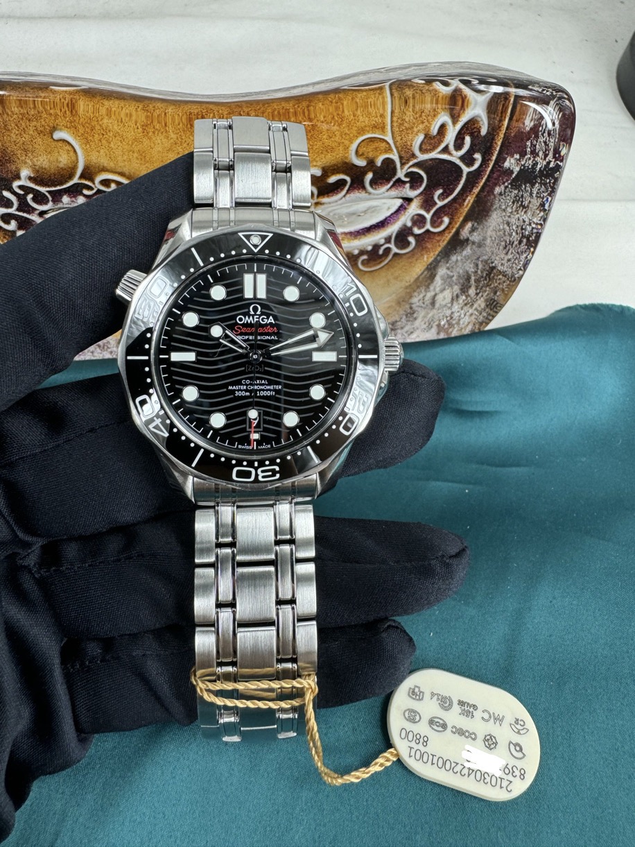 Omega 210.30.42.20.01.001 detail 2