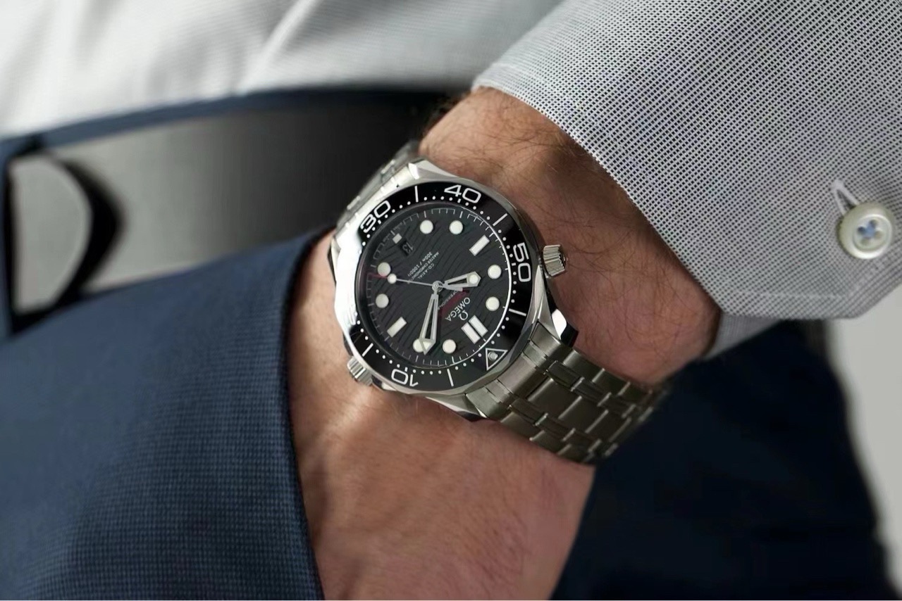 Omega 210.30.42.20.01.001 detail 4