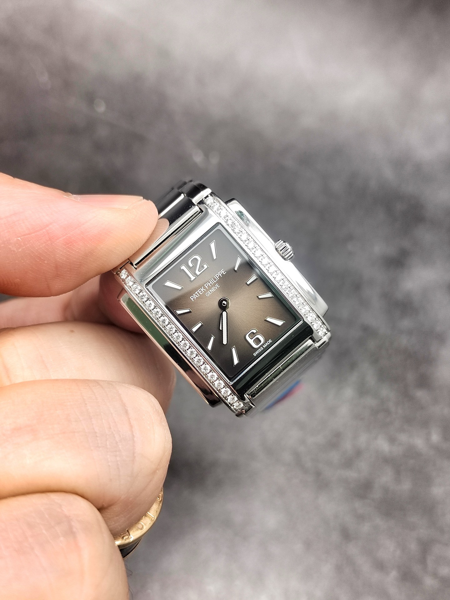 Patek Philippe 4910 / 1200A-010 detail 2