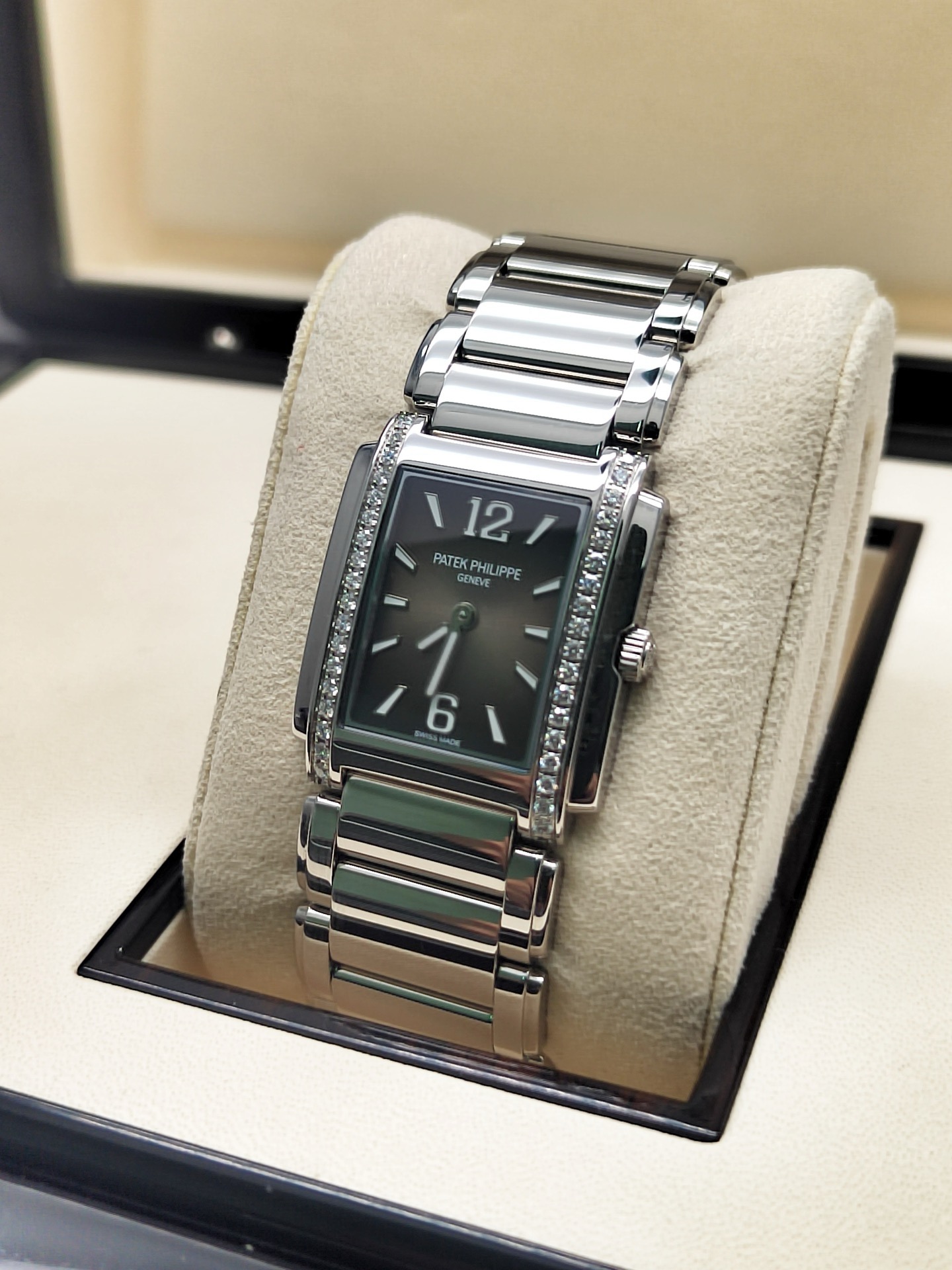 Patek Philippe 4910 / 1200A-010