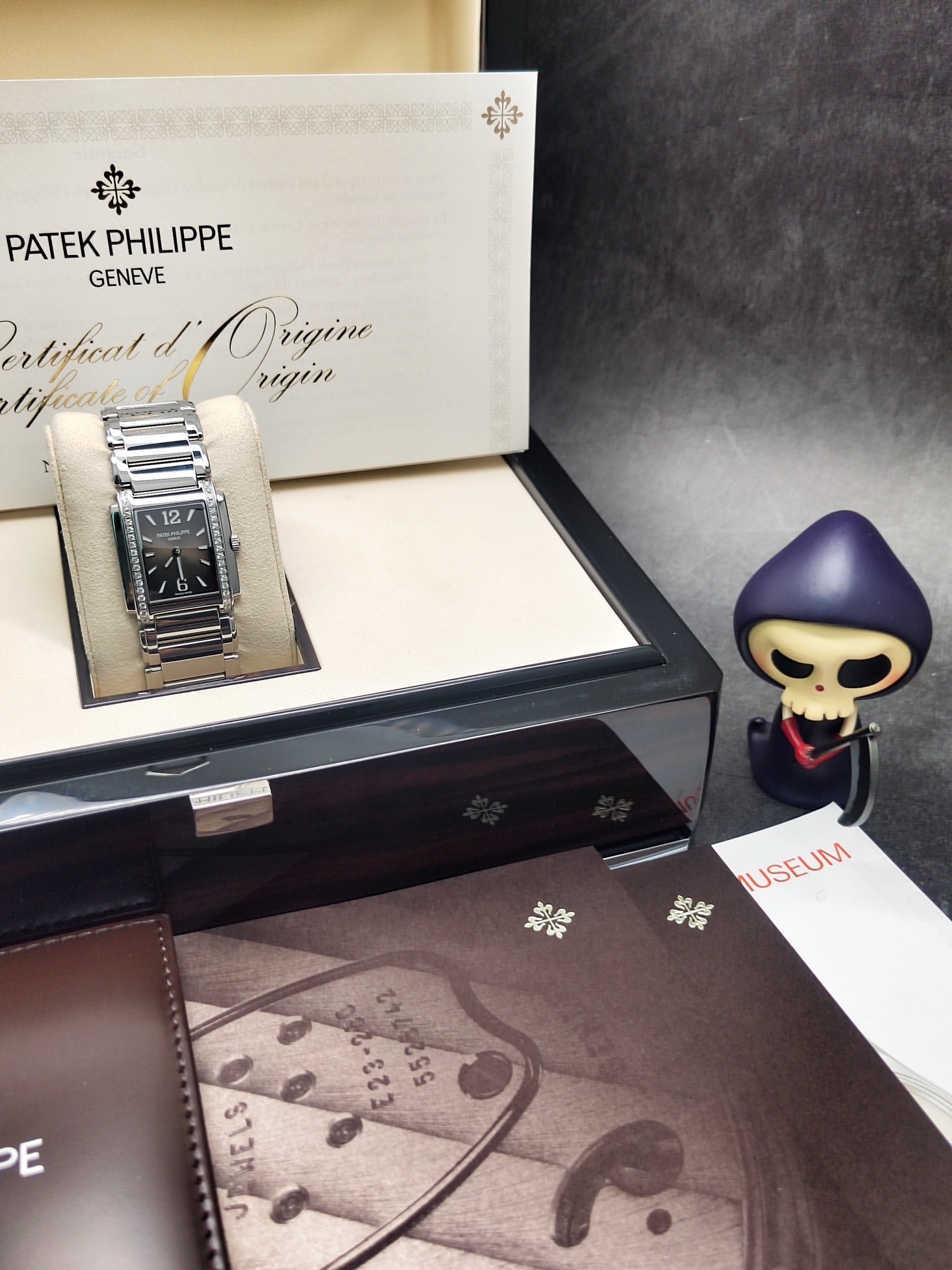 Patek Philippe 4910 / 1200A-010 detail 6