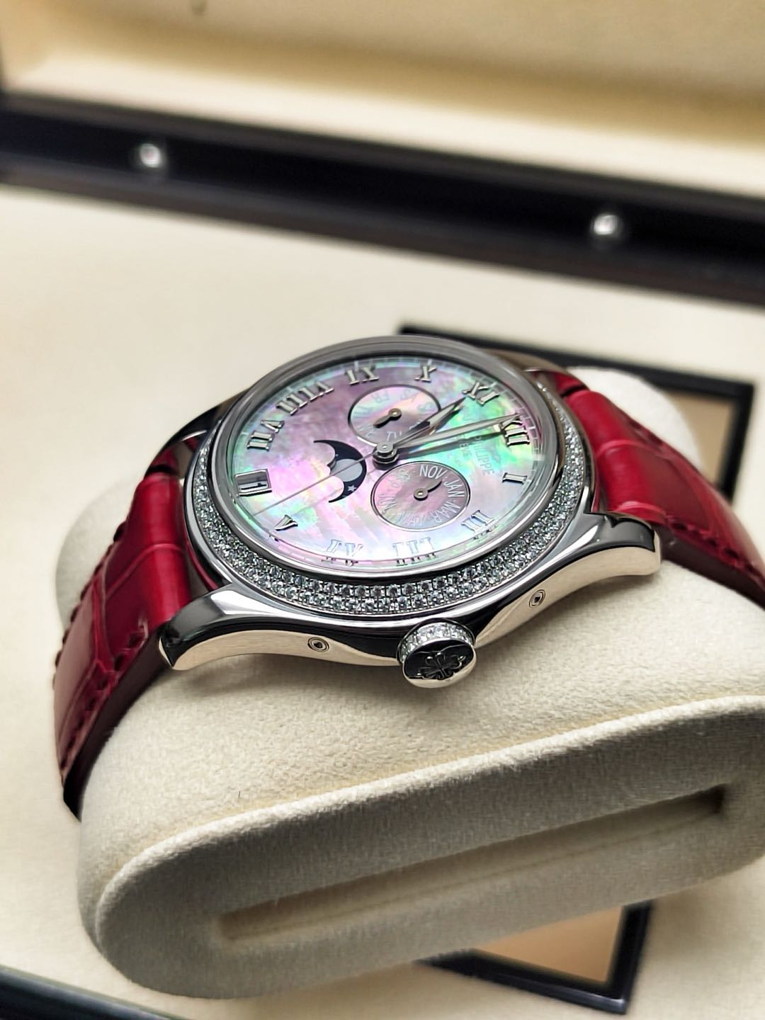 Patek Philippe 4936G-001 detail 2