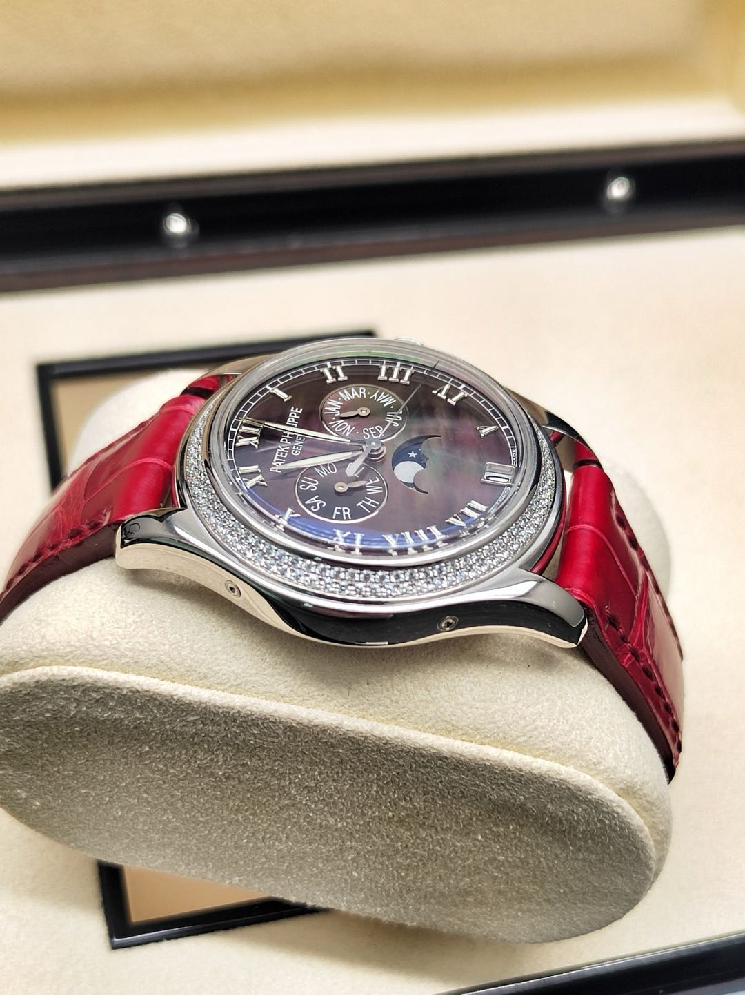 Patek Philippe 4936G-001 detail 4