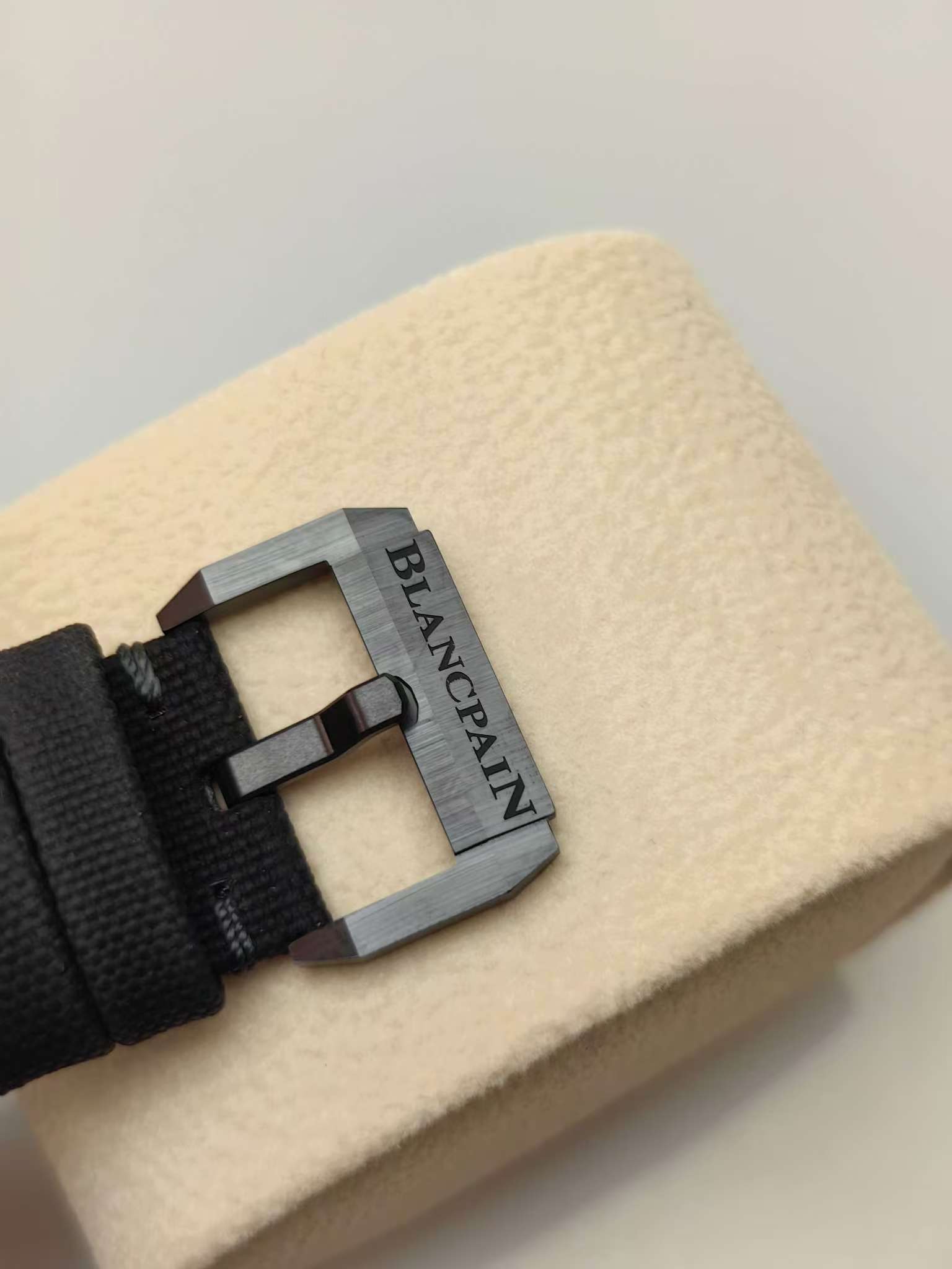 Blancpain 5000-0130-B52A detail 4