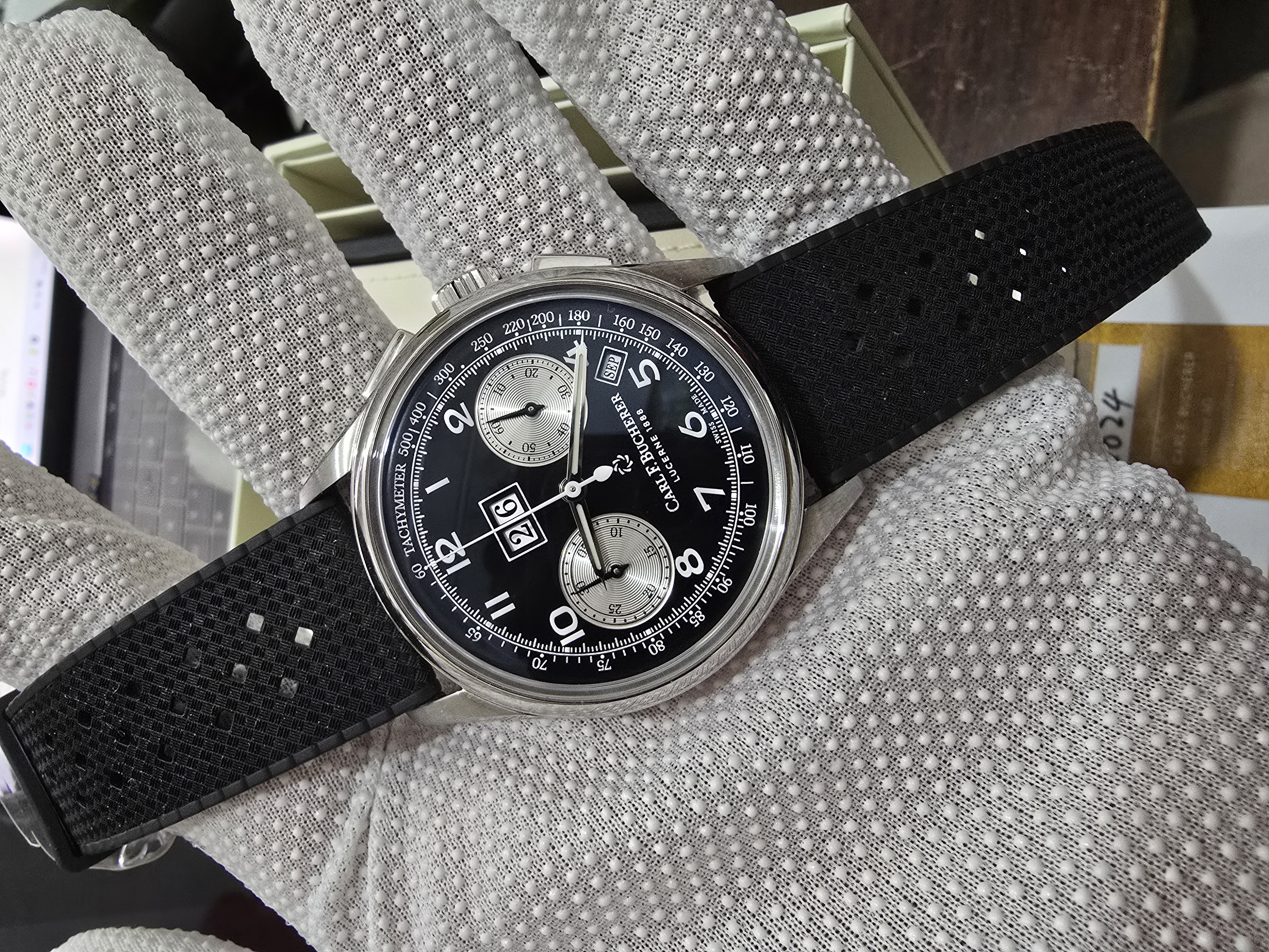 Carl F. Bucherer 00.10803.08.32.02 detail 3