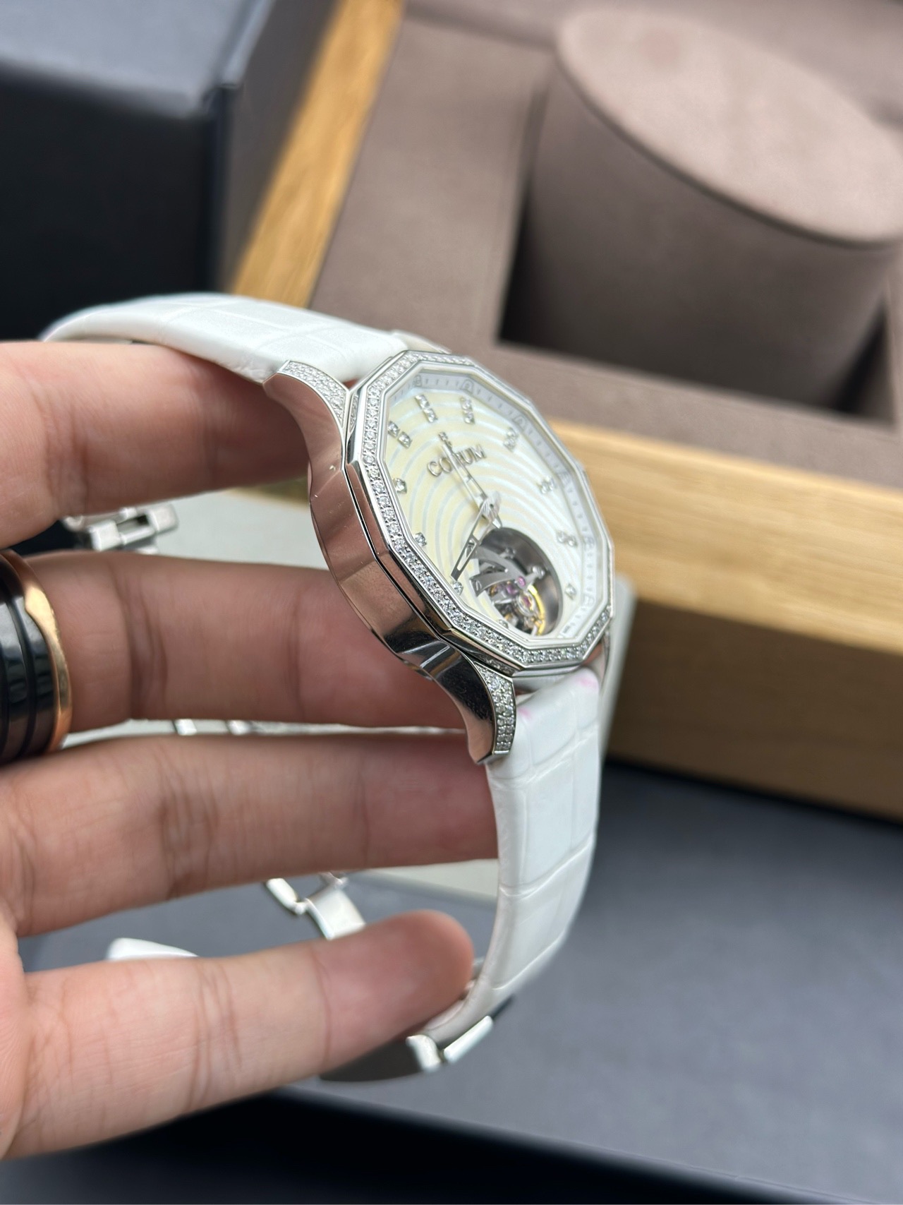 Corum 029.102.47.0F09PN11 detail 3