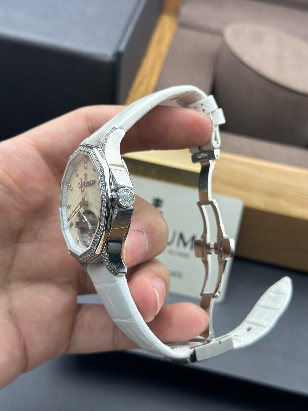Corum 029.102.47.0F09PN11 detail 4