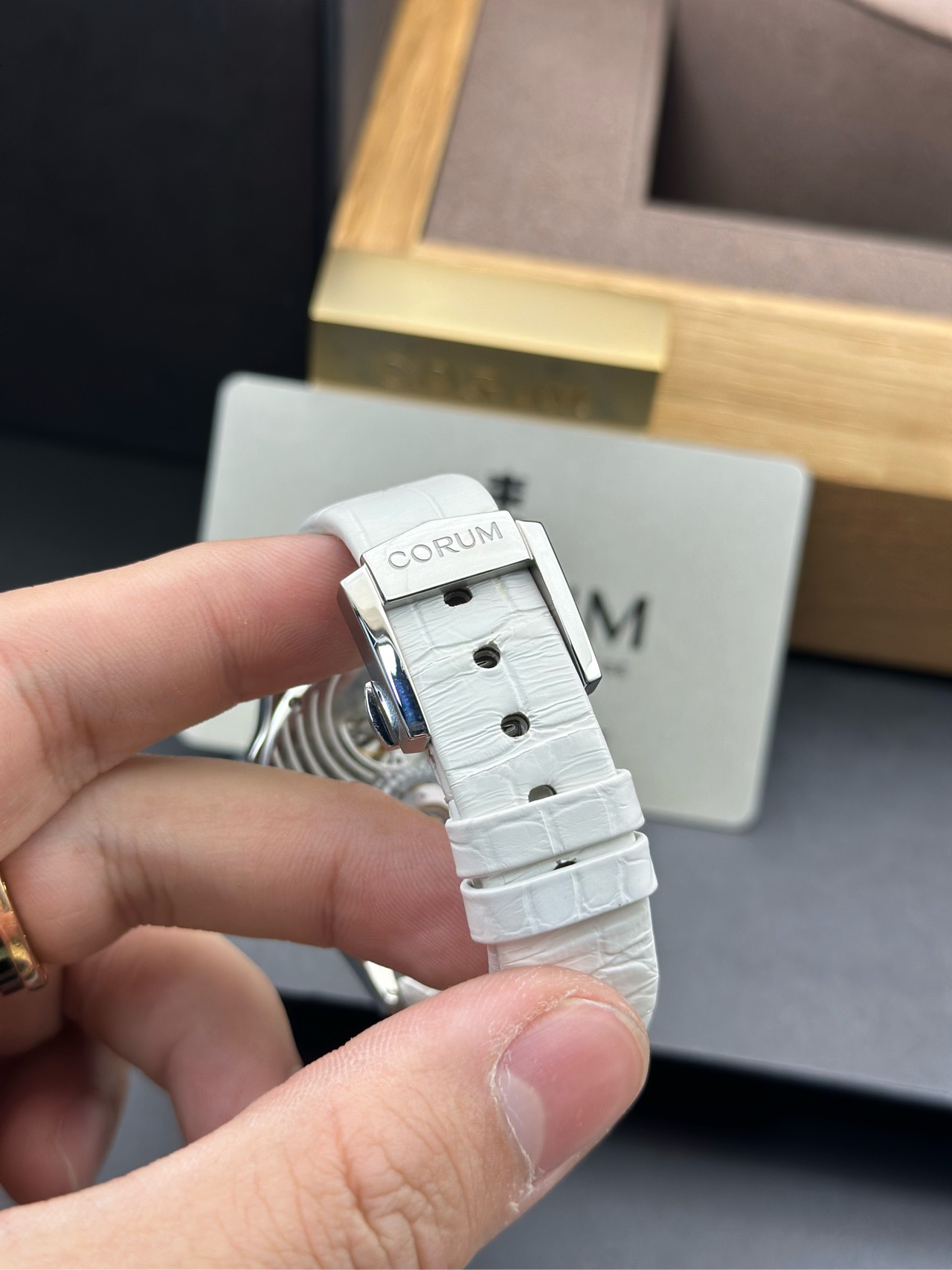 Corum 029.102.47.0F09PN11 detail 2