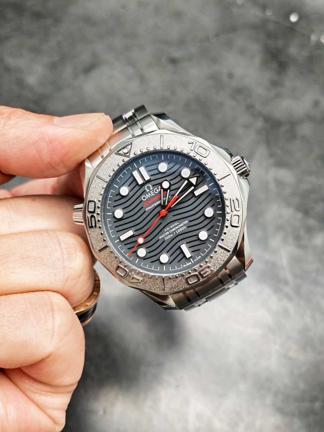 Omega 210.30.42.20.01.002