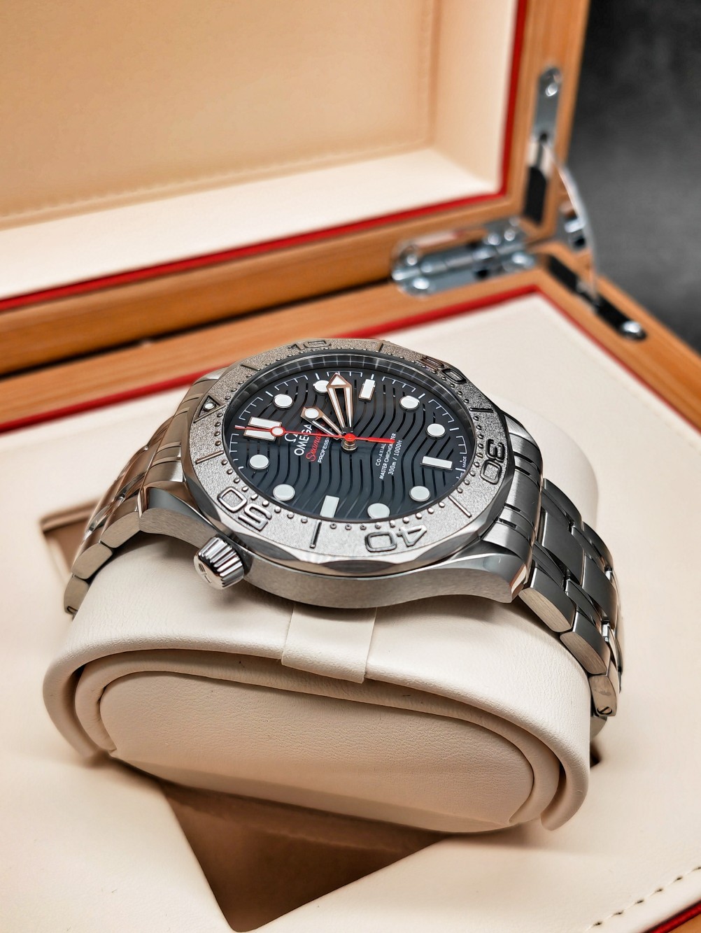 Omega 210.30.42.20.01.002 detail 3