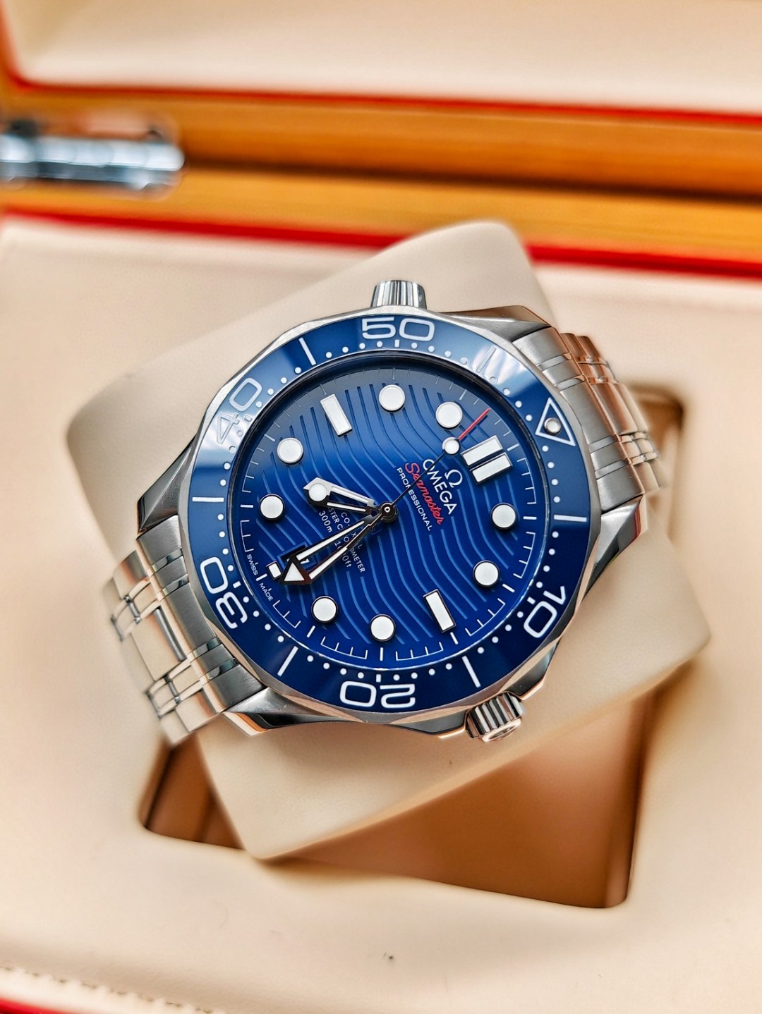 Omega 210.30.42.20.03.001 detail 4