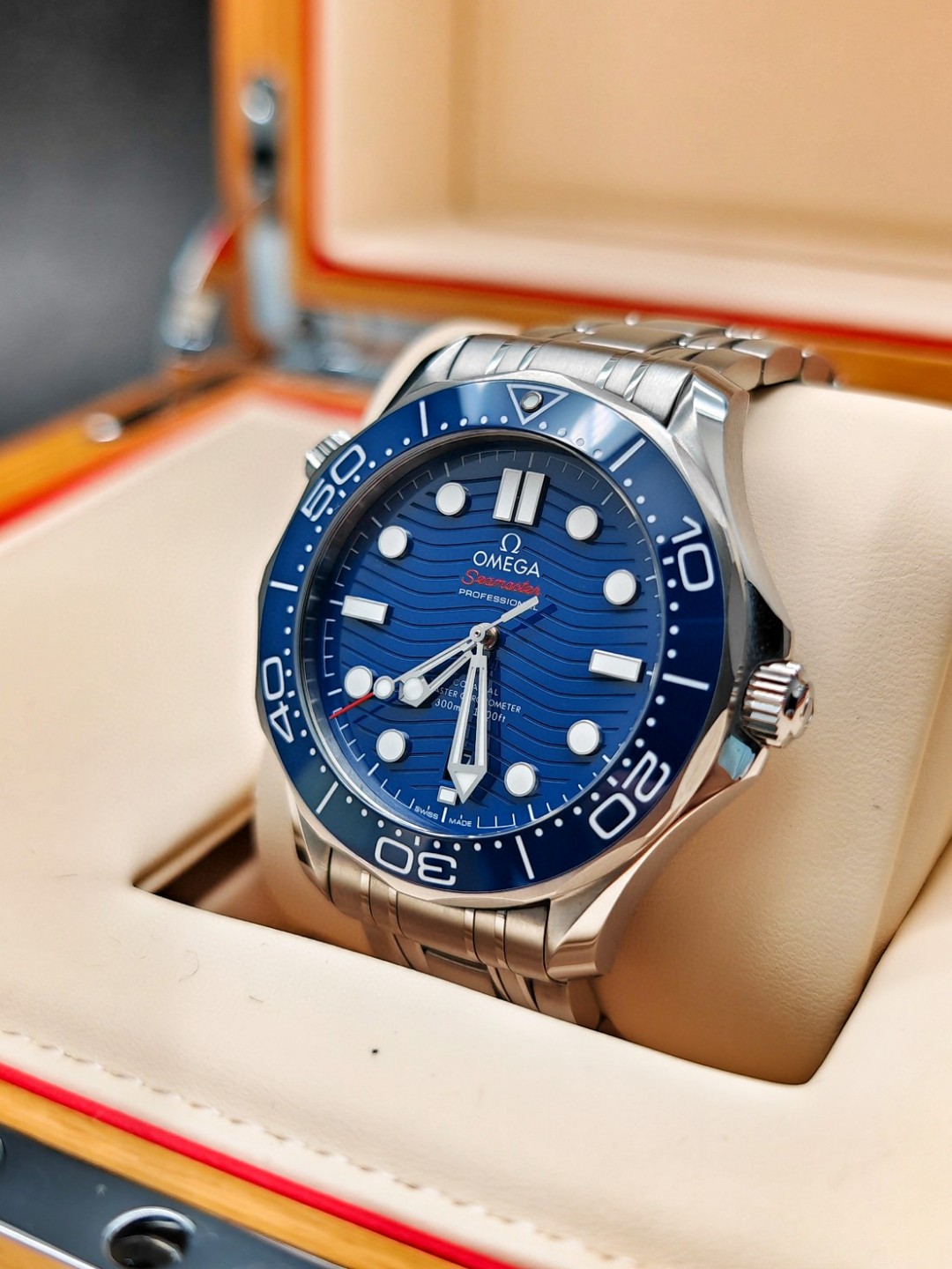Omega 210.30.42.20.03.001