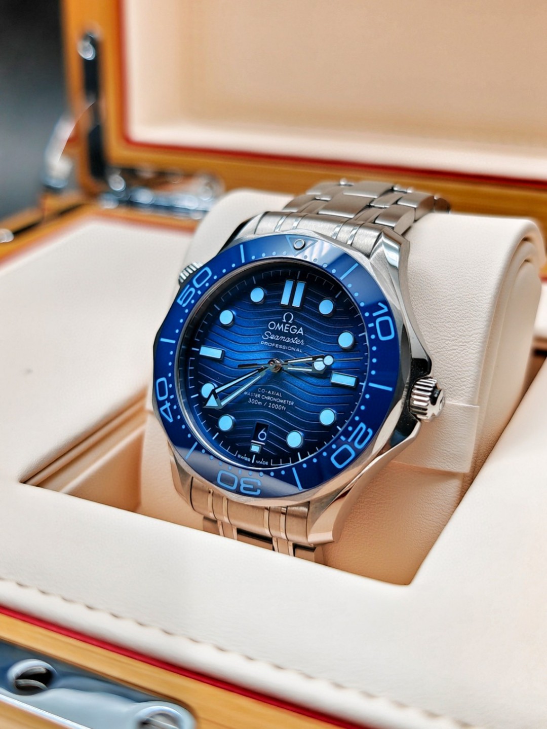 Omega 210.30.42.20.03.003 detail 2