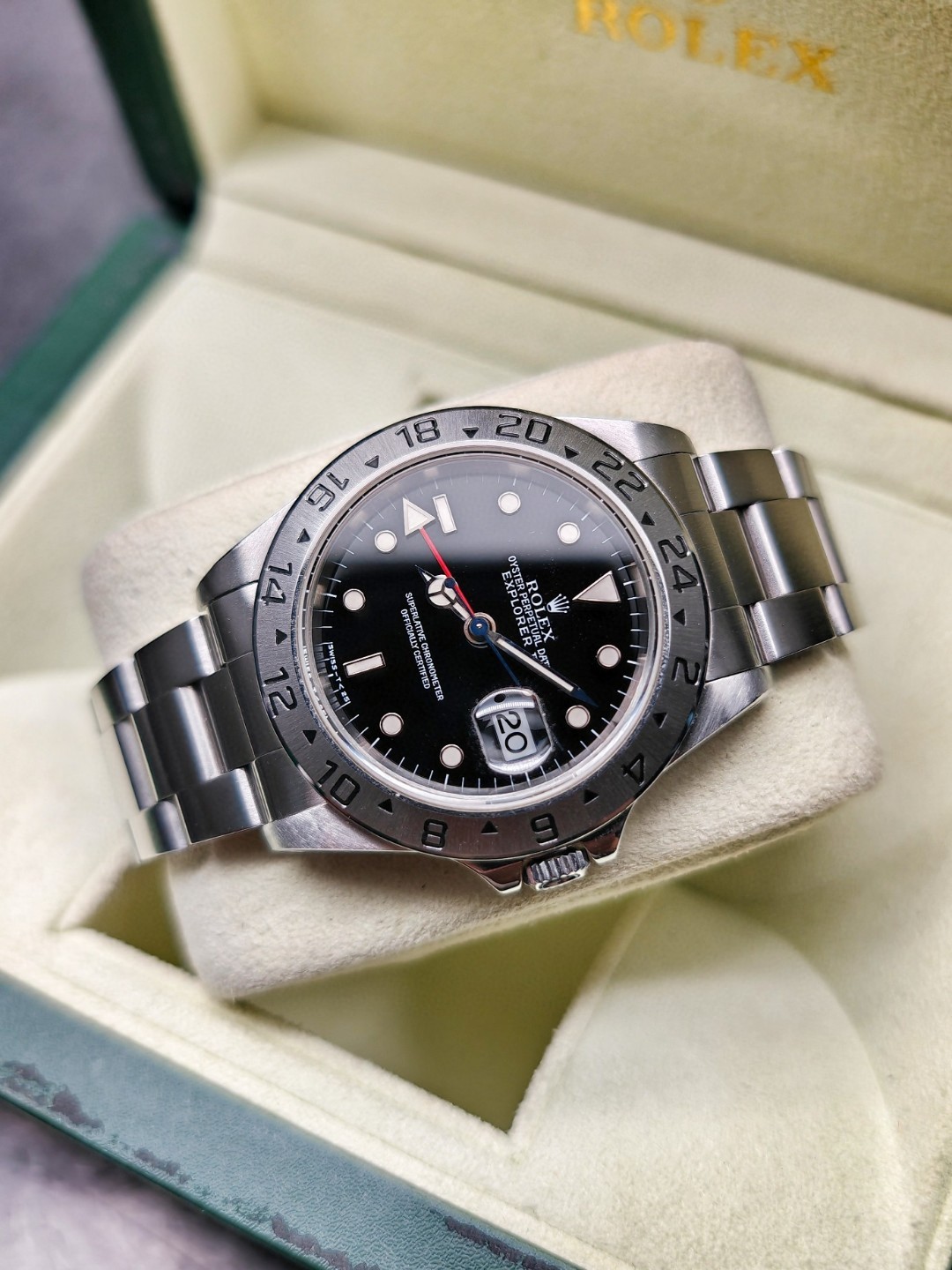 Rolex 16570 detail 2