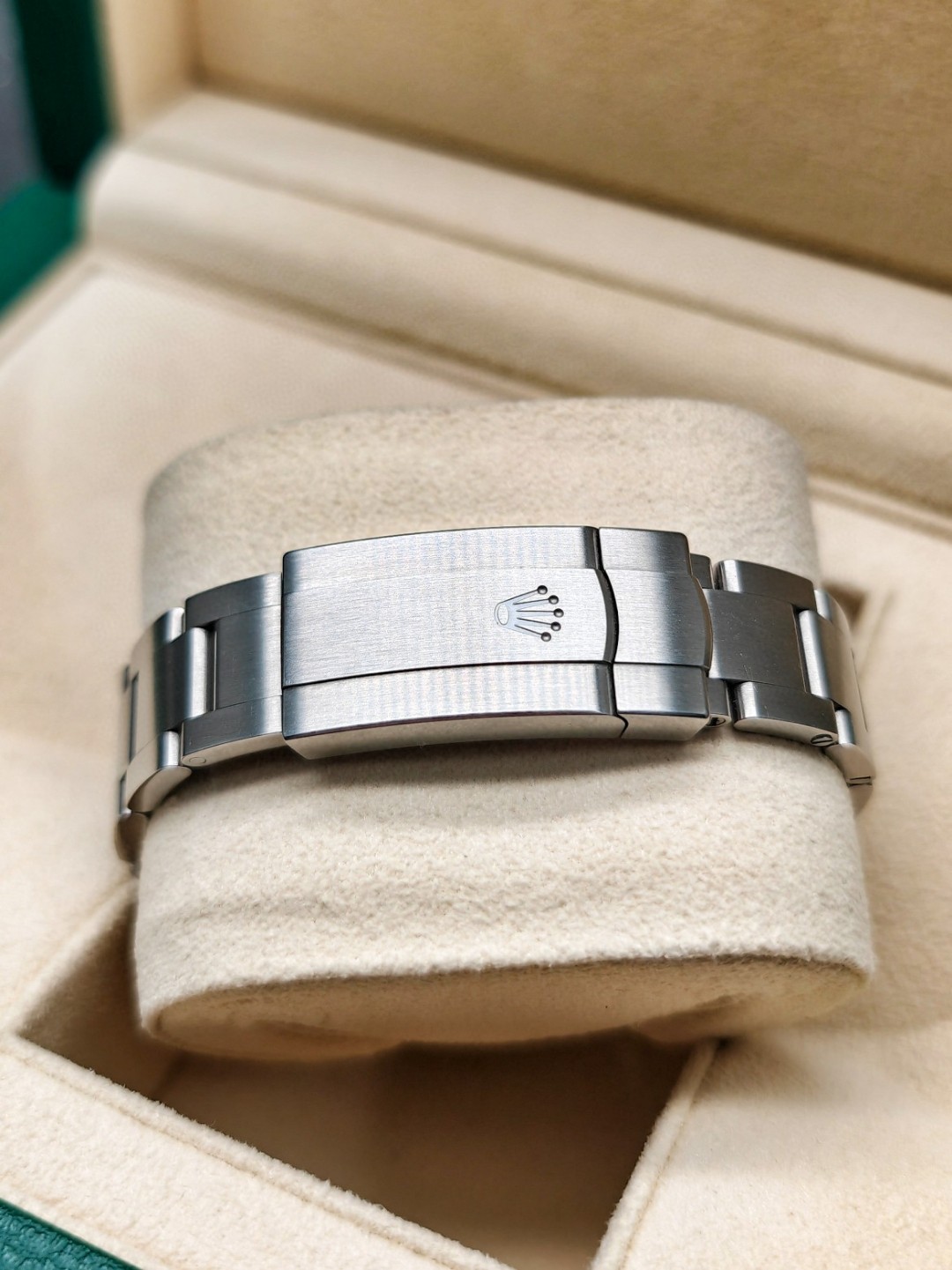 Rolex 124200-000 detail 8