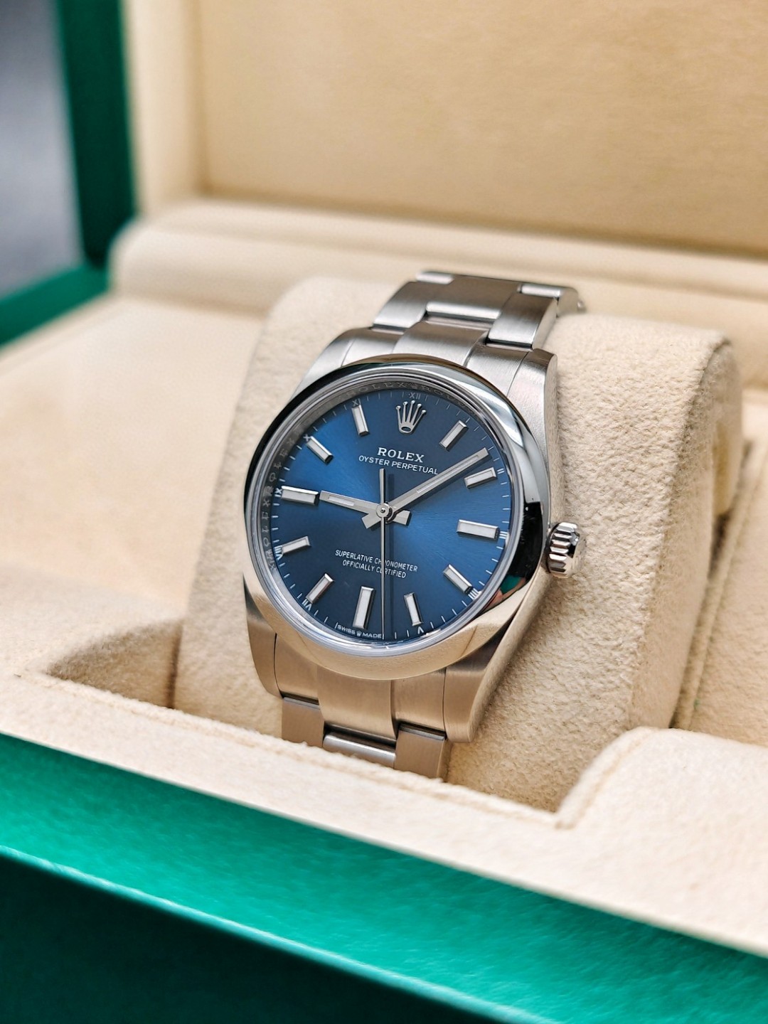 Rolex 124200-000 detail 2