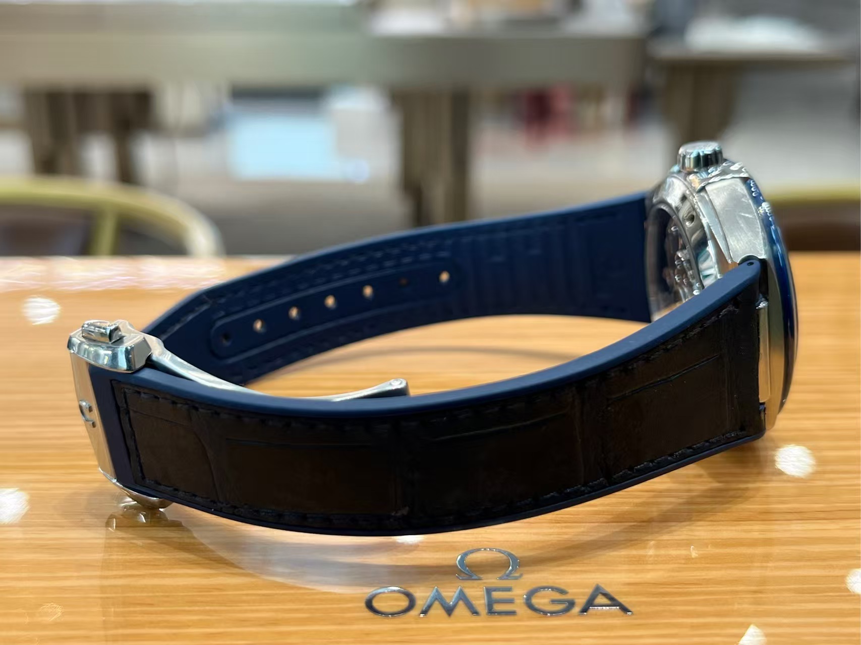 Omega 131.33.41.21.03.001 detail 3