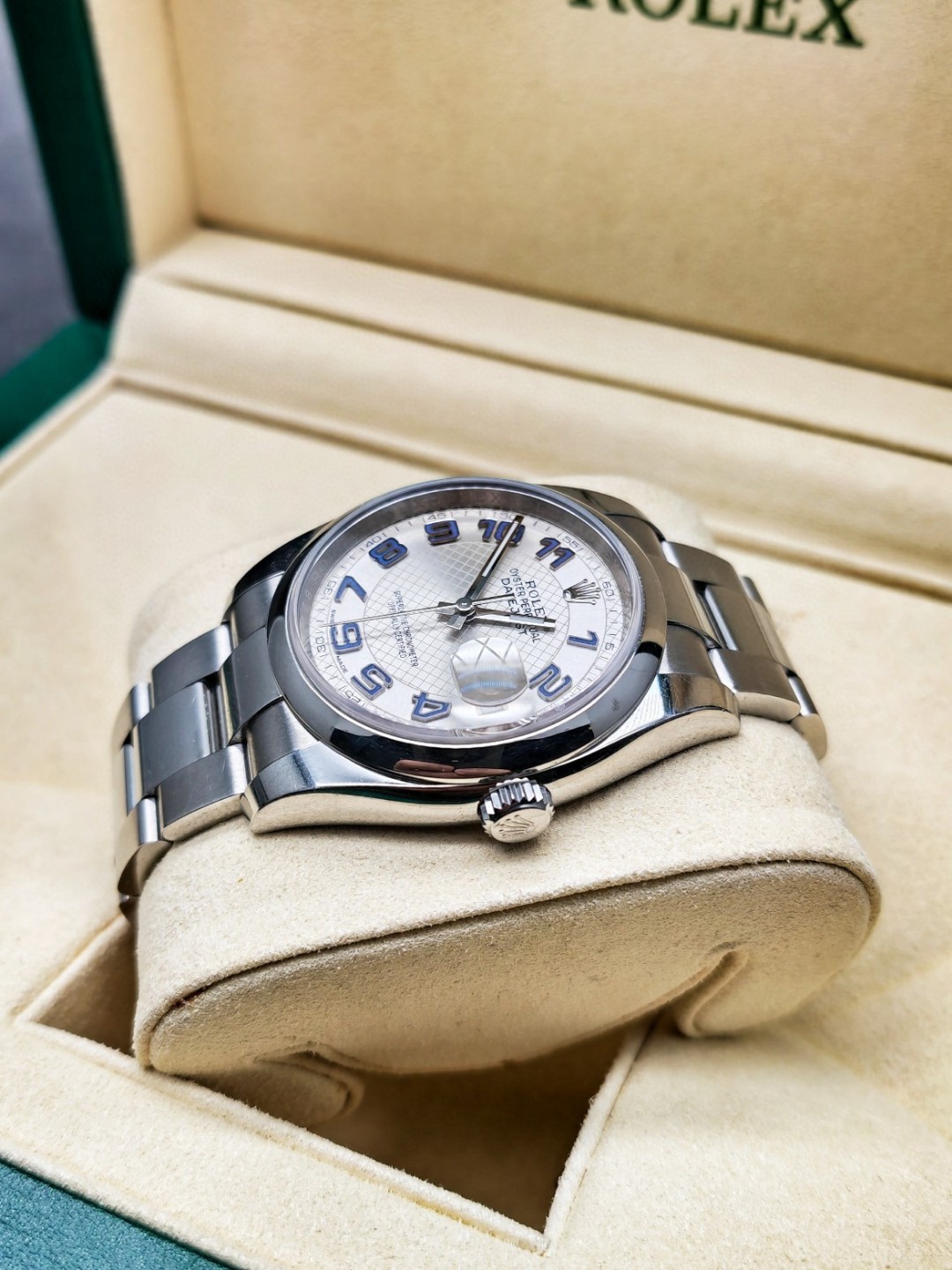 Rolex 116200 detail 3