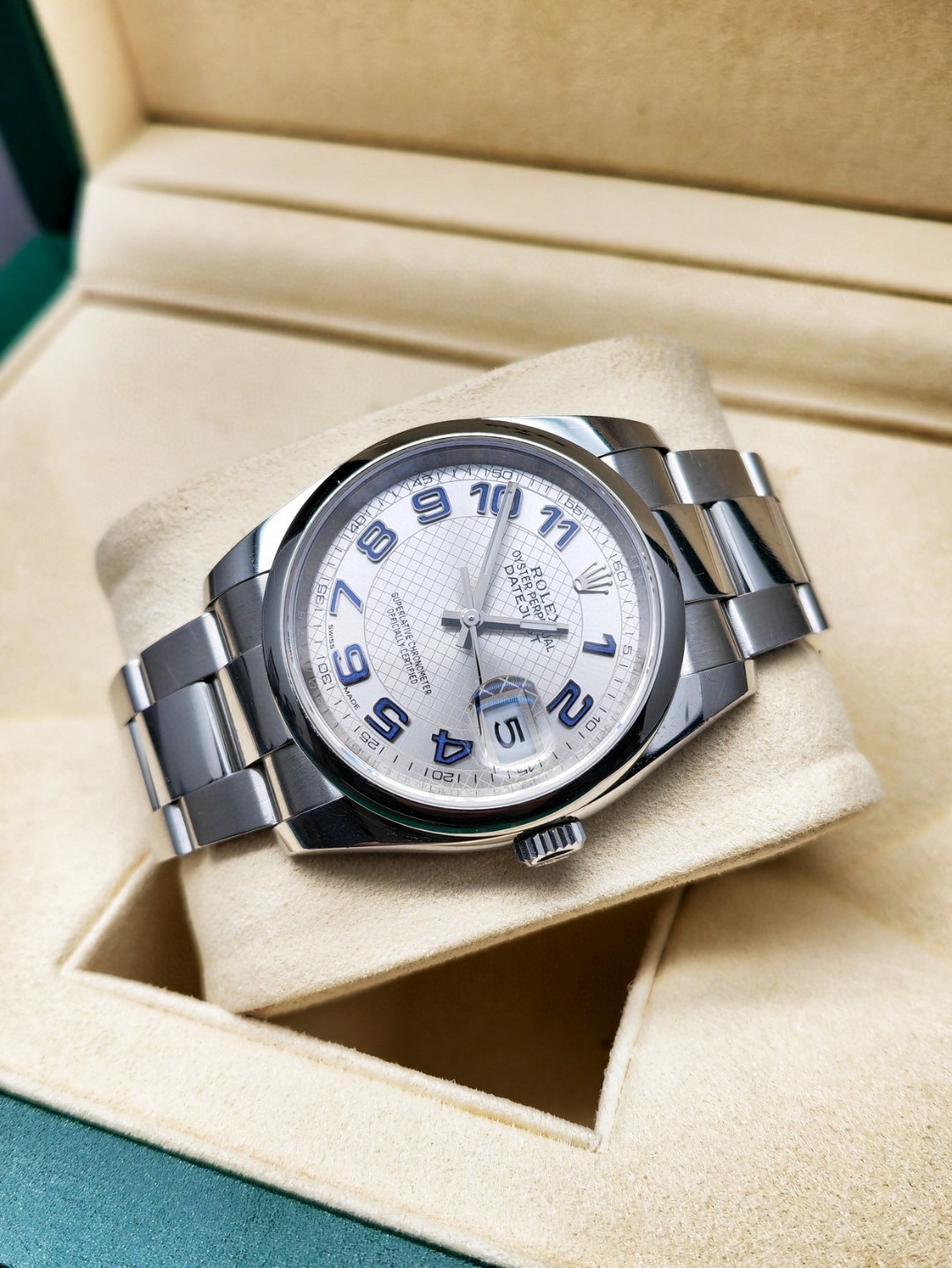 Rolex 116200 detail 6