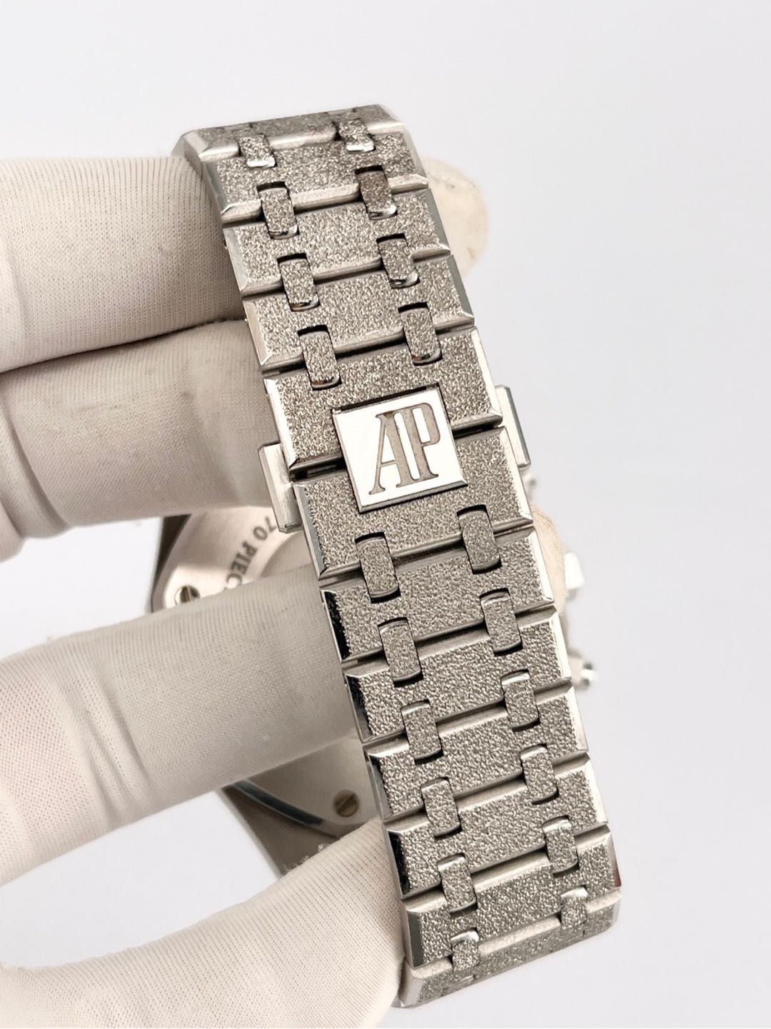 Audemars Piguet 26331BC.GG.1224BC.02 detail 4