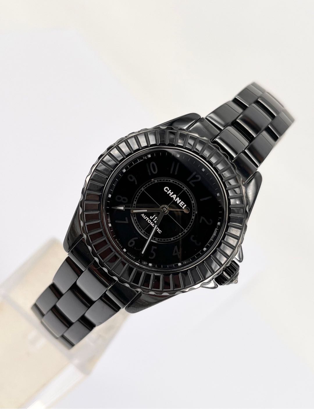 Chanel J12 H6784 detail 2